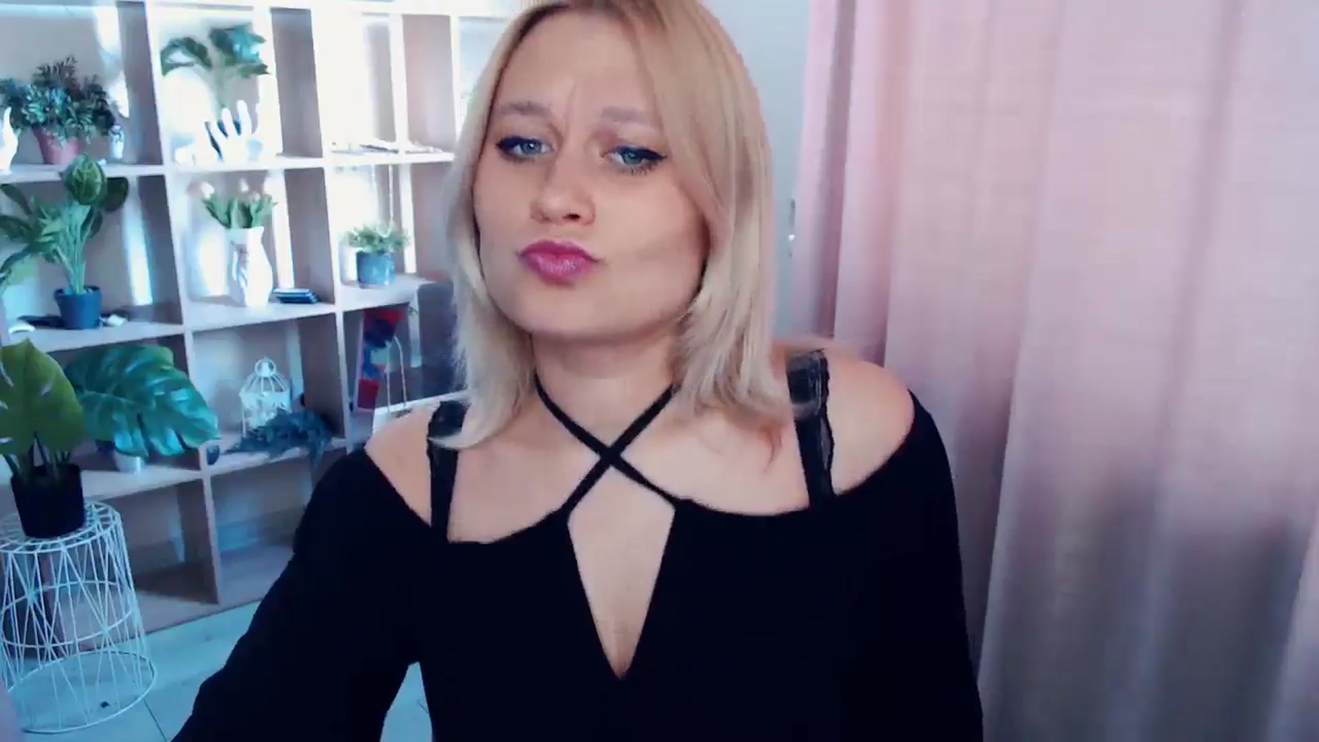 Gallery image thumbnail from Kukla_kolduna's myfreecams stream on, 04/13/2025, 13:48 image 7 of 20