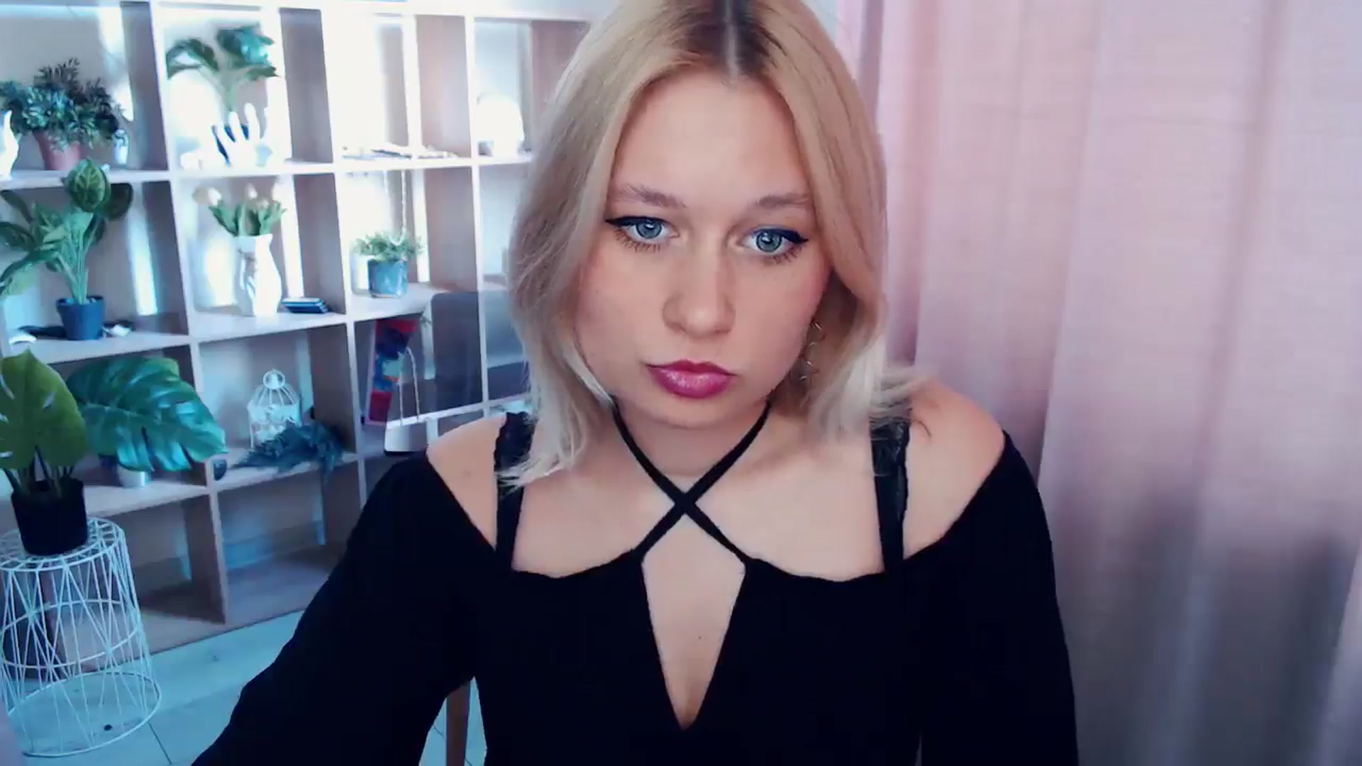 Gallery image thumbnail from Kukla_kolduna's myfreecams stream on, 04/13/2025, 13:48 image 6 of 20