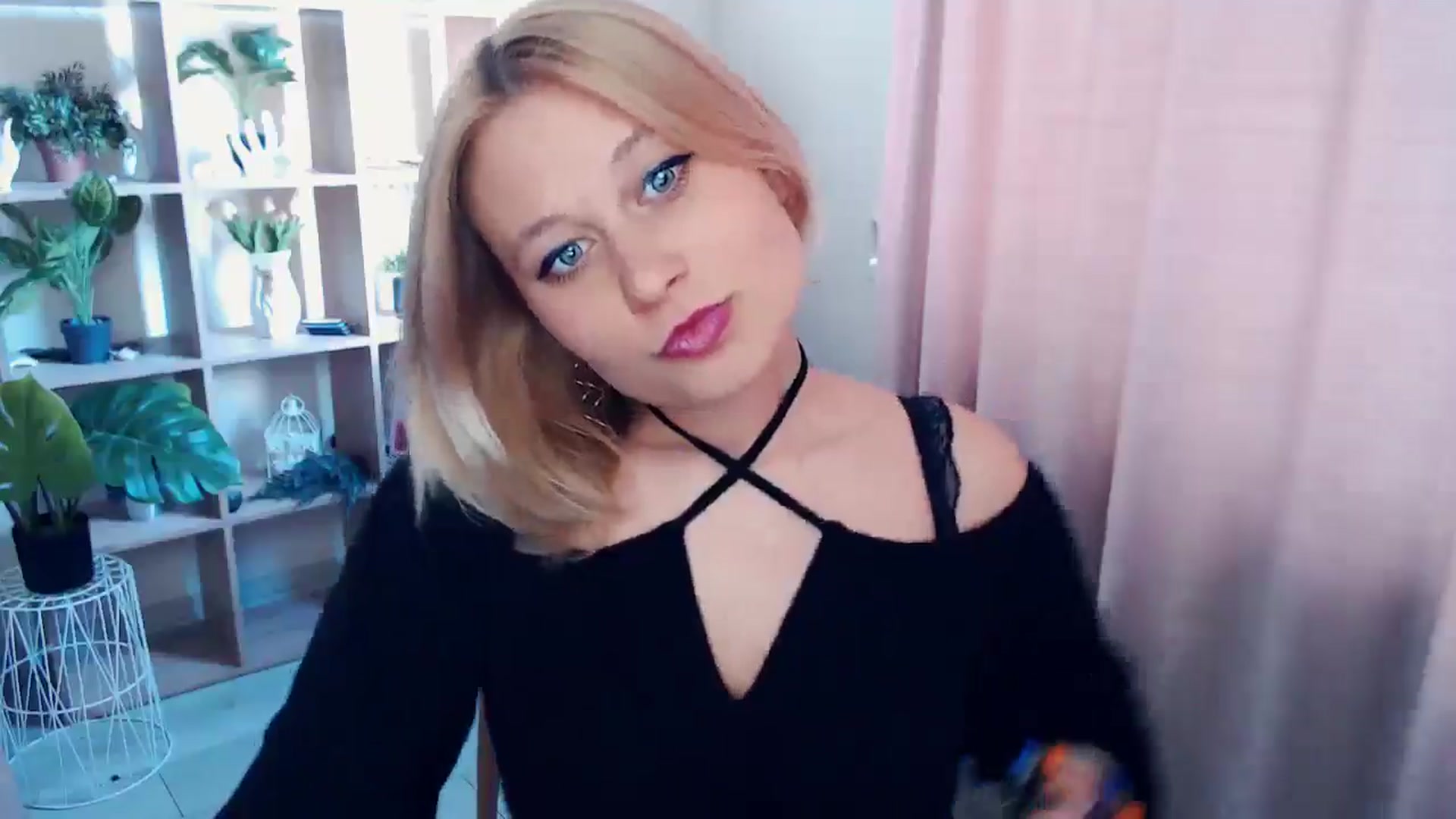 Gallery image thumbnail from Kukla_kolduna's myfreecams stream on, 04/13/2025, 13:48 image 9 of 20