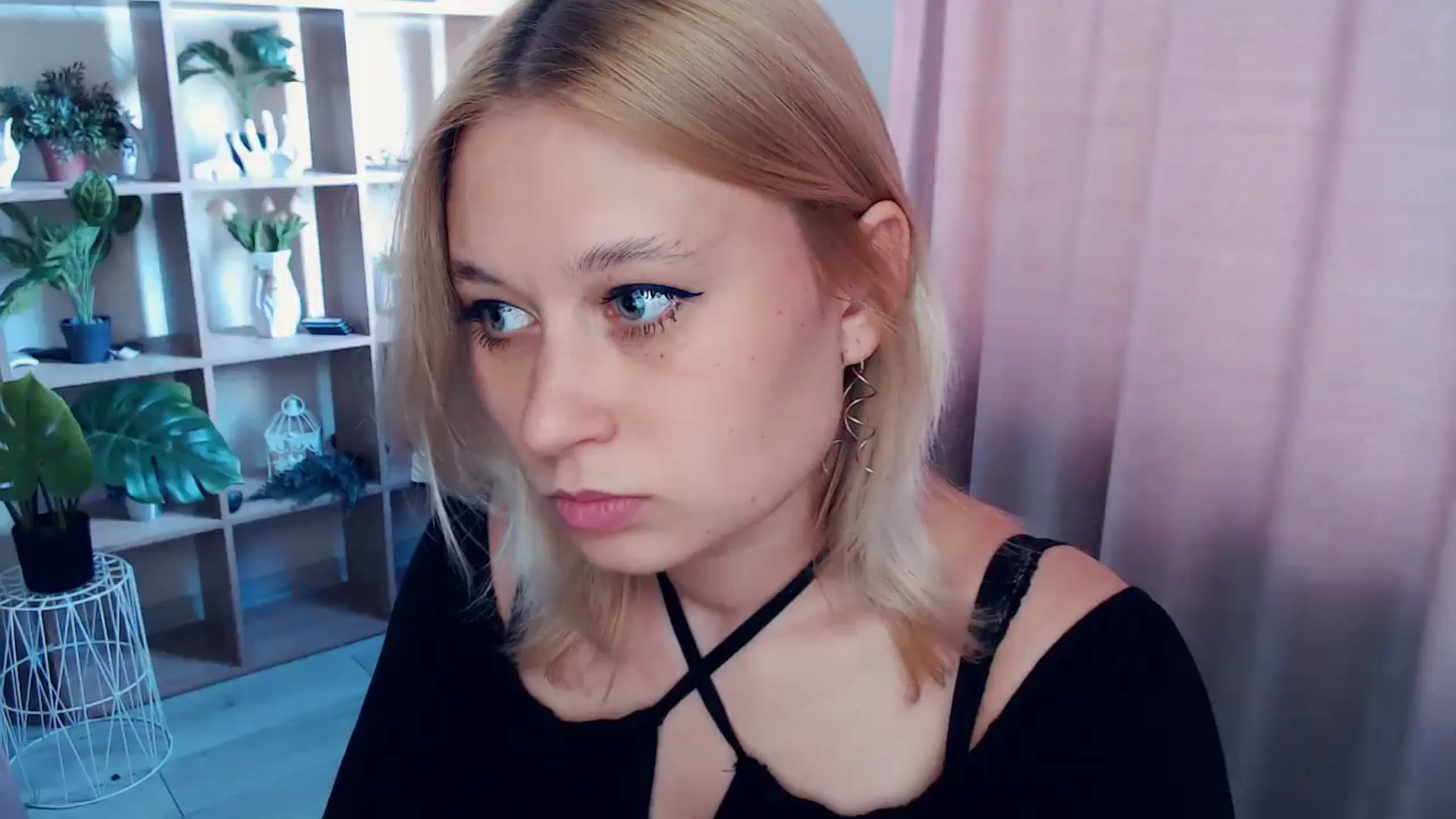 Gallery image thumbnail from Kukla_kolduna's myfreecams stream on, 04/13/2025, 13:48 image 1 of 20