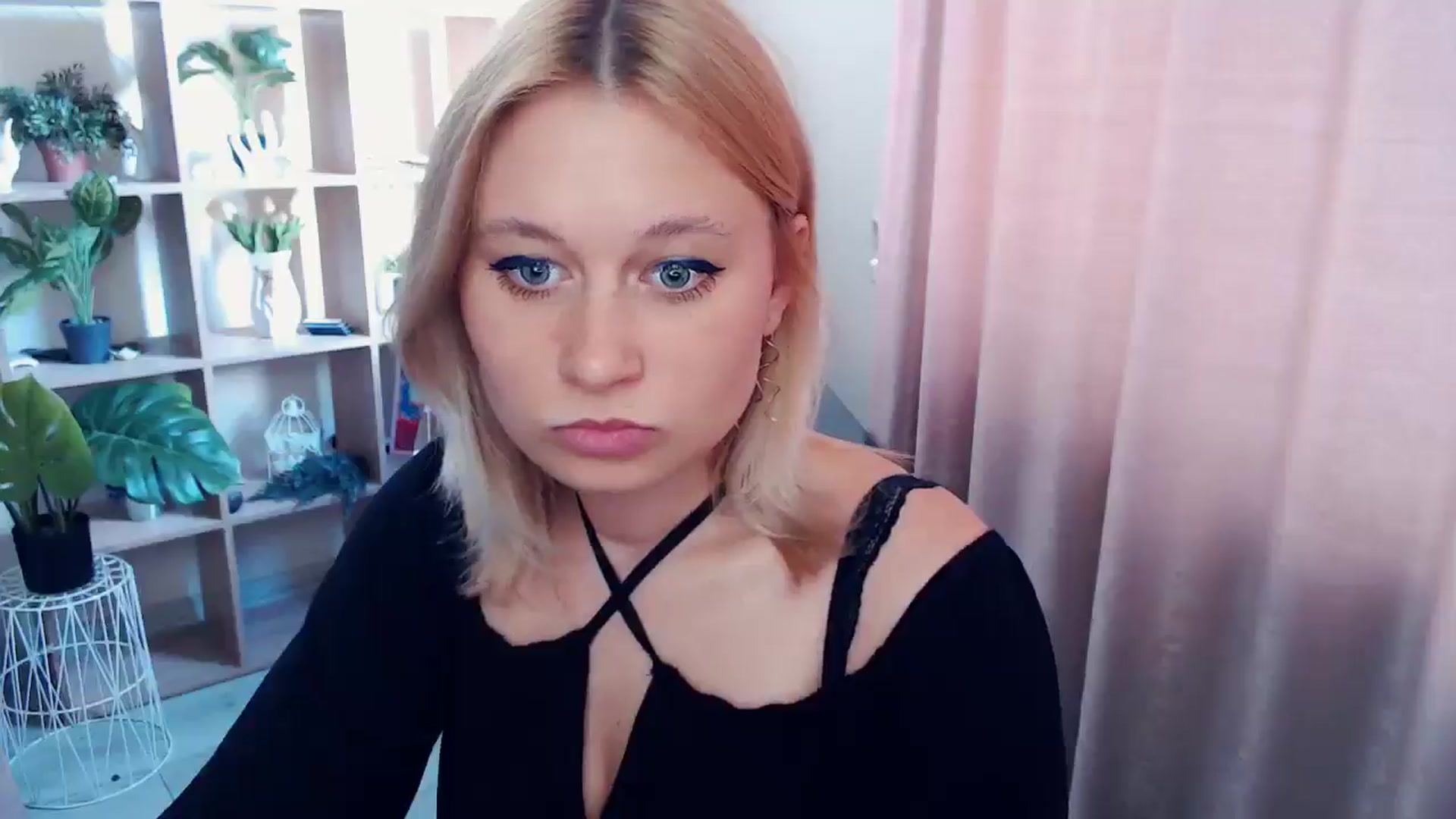 Gallery image thumbnail from Kukla_kolduna's myfreecams stream on, 04/13/2025, 13:48 image 3 of 20