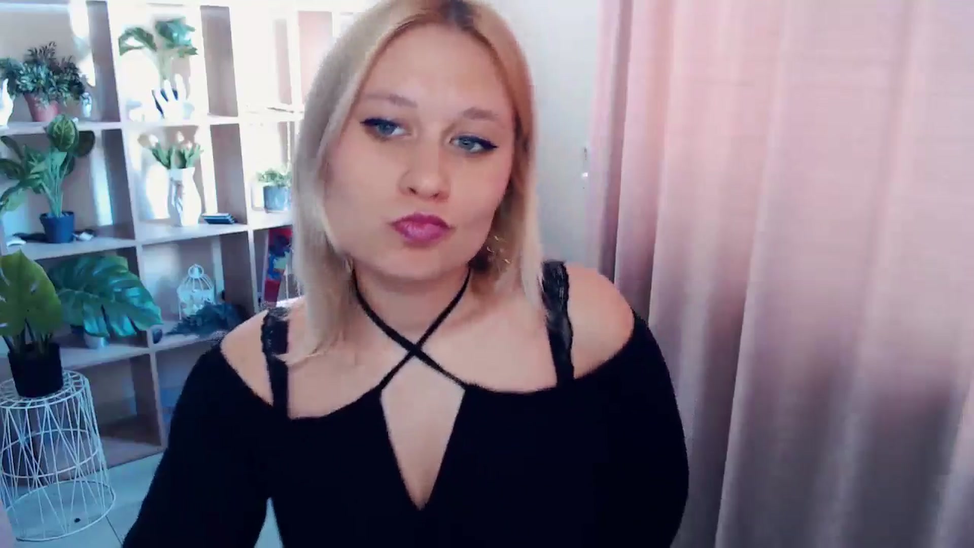 Gallery image thumbnail from Kukla_kolduna's myfreecams stream on, 04/13/2025, 13:48 image 13 of 20