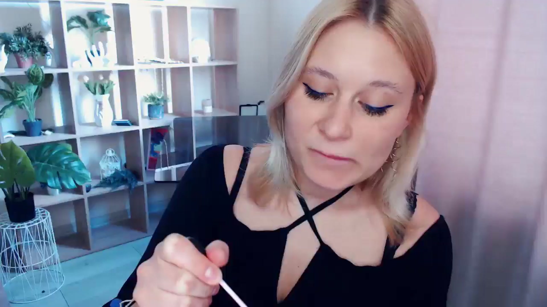 Gallery image thumbnail from Kukla_kolduna's myfreecams stream on, 04/13/2025, 13:48 image 4 of 20
