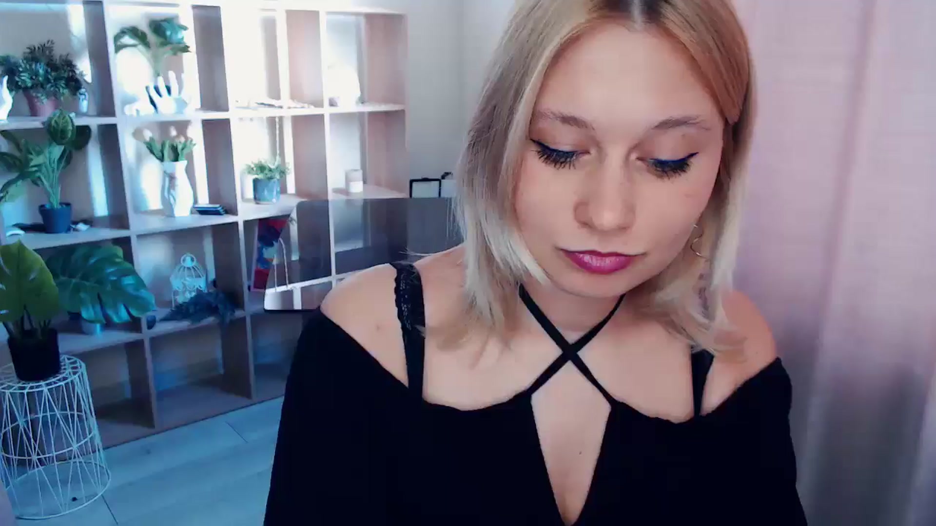 Gallery image thumbnail from Kukla_kolduna's myfreecams stream on, 04/13/2025, 13:48 image 16 of 20