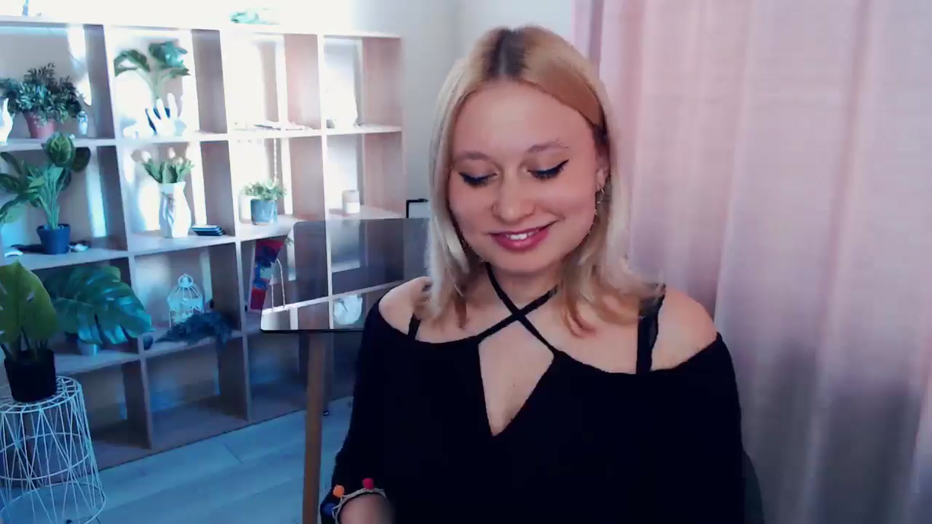 Gallery image thumbnail from Kukla_kolduna's myfreecams stream on, 04/13/2025, 14:50 image 13 of 20