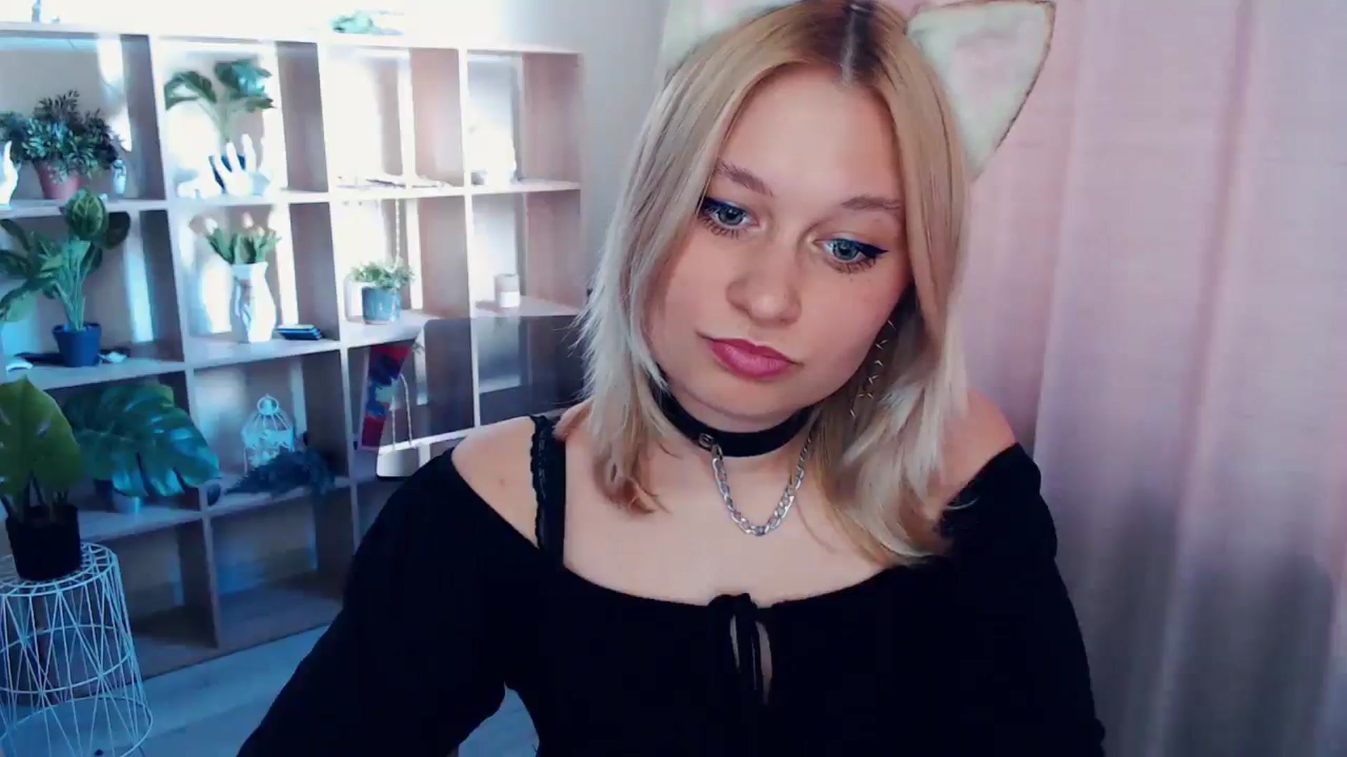 Gallery image thumbnail from Kukla_kolduna's myfreecams stream on, 04/13/2025, 14:50 image 16 of 20