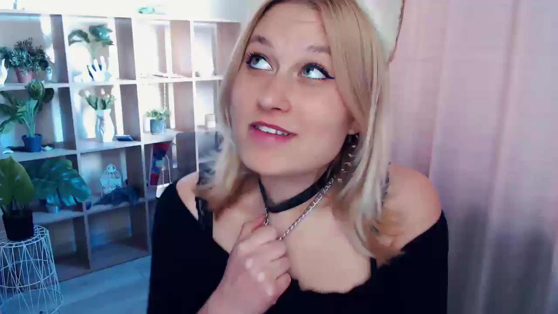 Gallery image thumbnail from Kukla_kolduna's myfreecams stream on, 04/13/2025, 14:50 image 15 of 20