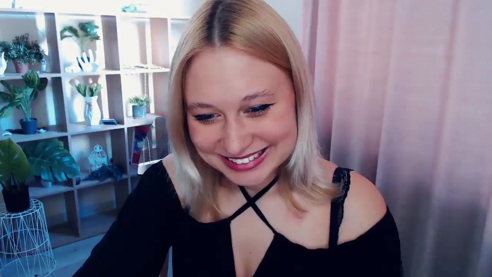 Gallery image thumbnail from Kukla_kolduna's myfreecams stream on, 04/13/2025, 14:50 image 12 of 20