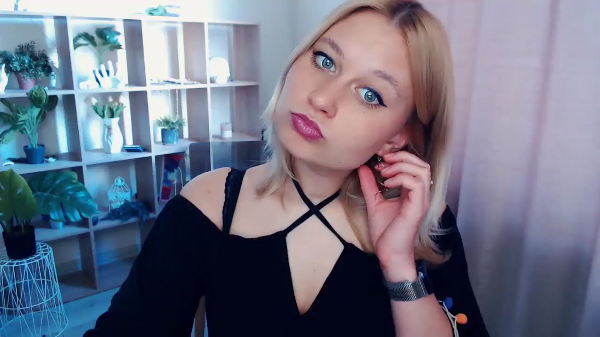 Gallery image thumbnail from Kukla_kolduna's myfreecams stream on, 04/13/2025, 14:50 image 2 of 20