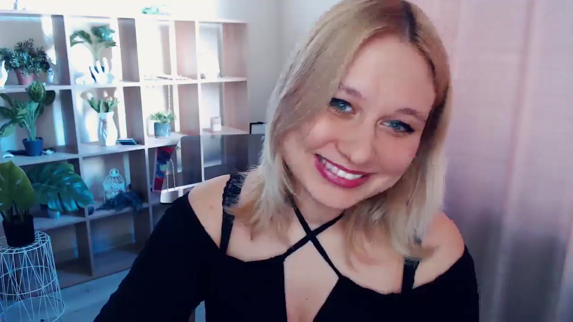 Gallery image thumbnail from Kukla_kolduna's myfreecams stream on, 04/13/2025, 14:50 image 7 of 20