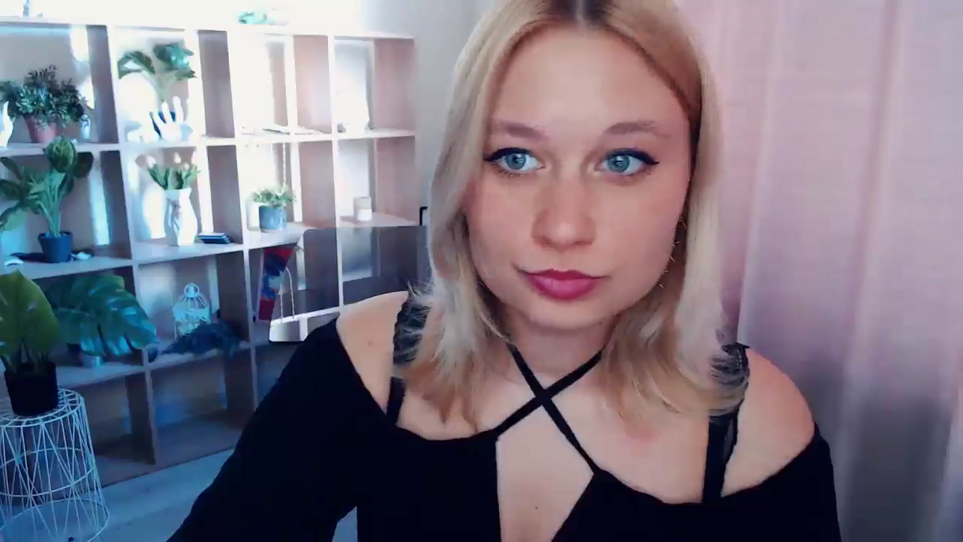 Gallery image thumbnail from Kukla_kolduna's myfreecams stream on, 04/13/2025, 14:50 image 8 of 20