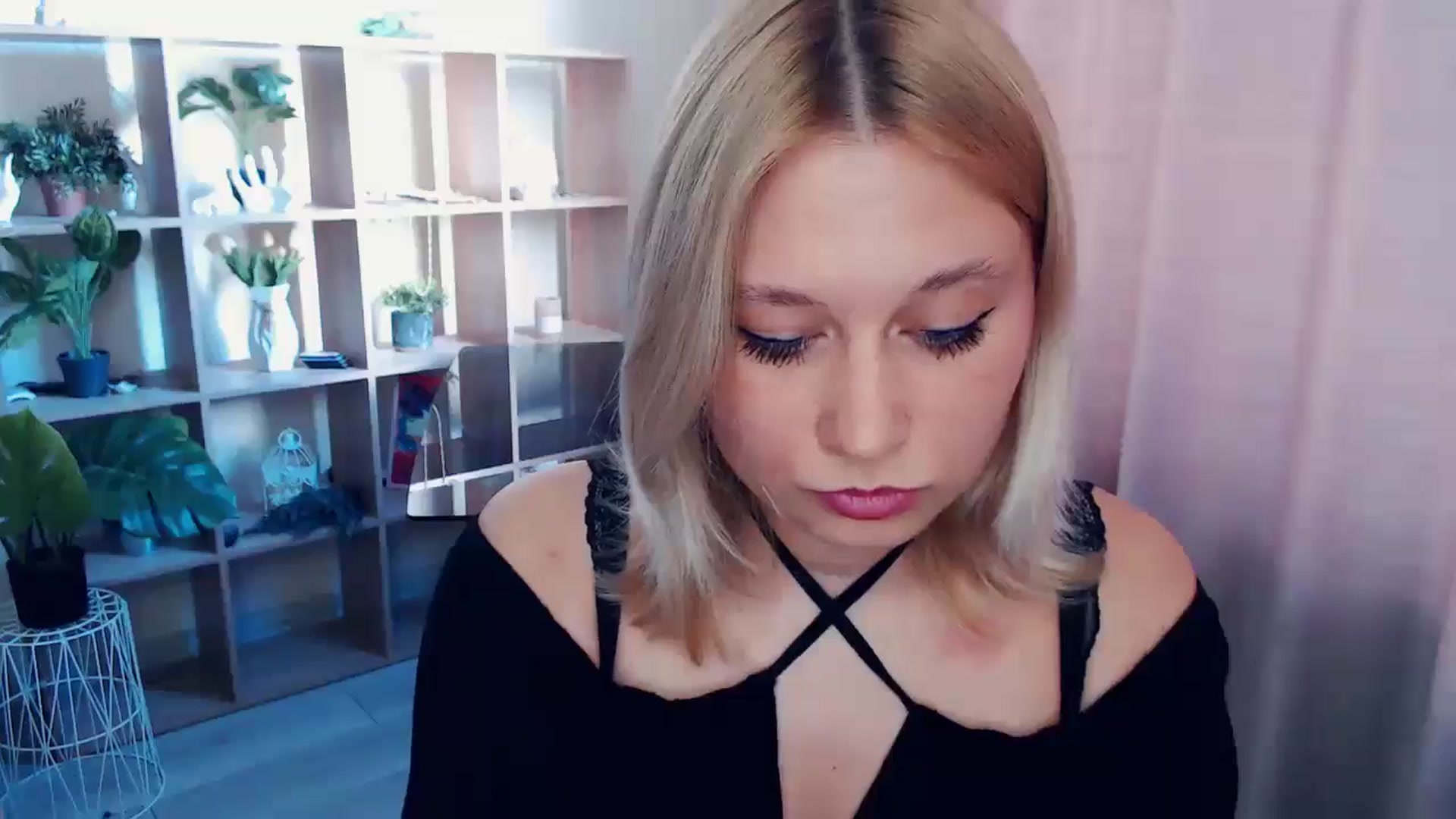 Gallery image thumbnail from Kukla_kolduna's myfreecams stream on, 04/13/2025, 14:50 image 10 of 20