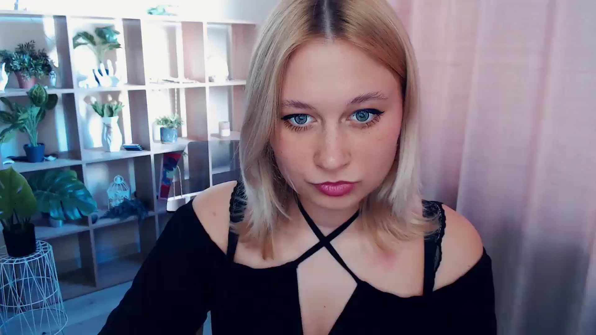 Gallery image thumbnail from Kukla_kolduna's myfreecams stream on, 04/13/2025, 14:50 image 9 of 20