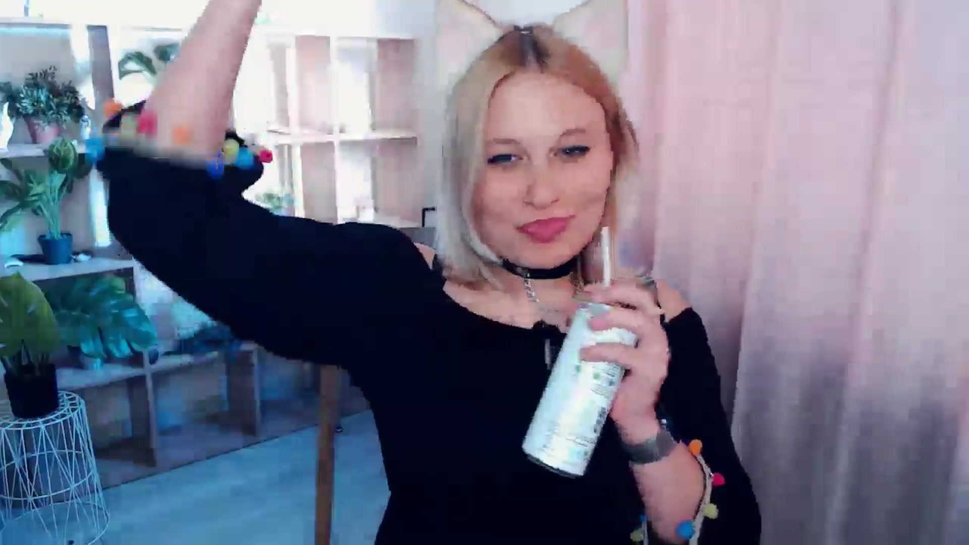 Gallery image thumbnail from Kukla_kolduna's myfreecams stream on, 04/13/2025, 14:50 image 17 of 20