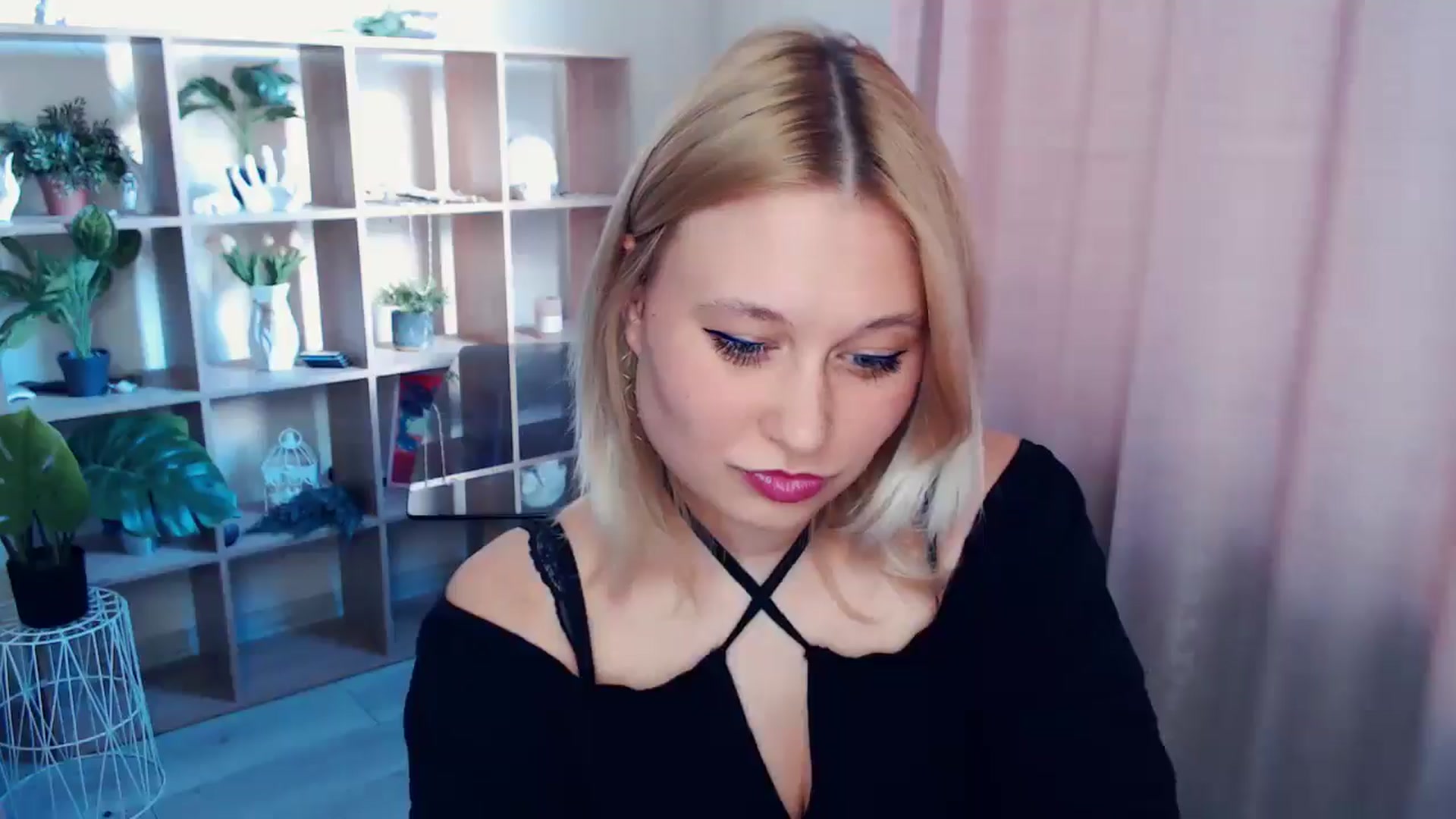 Gallery image thumbnail from Kukla_kolduna's myfreecams stream on, 04/13/2025, 15:39 image 18 of 20