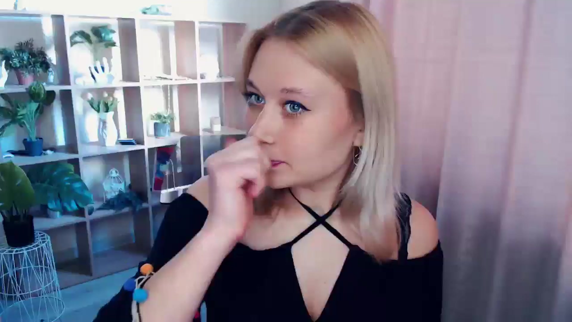 Gallery image thumbnail from Kukla_kolduna's myfreecams stream on, 04/13/2025, 15:39 image 1 of 20