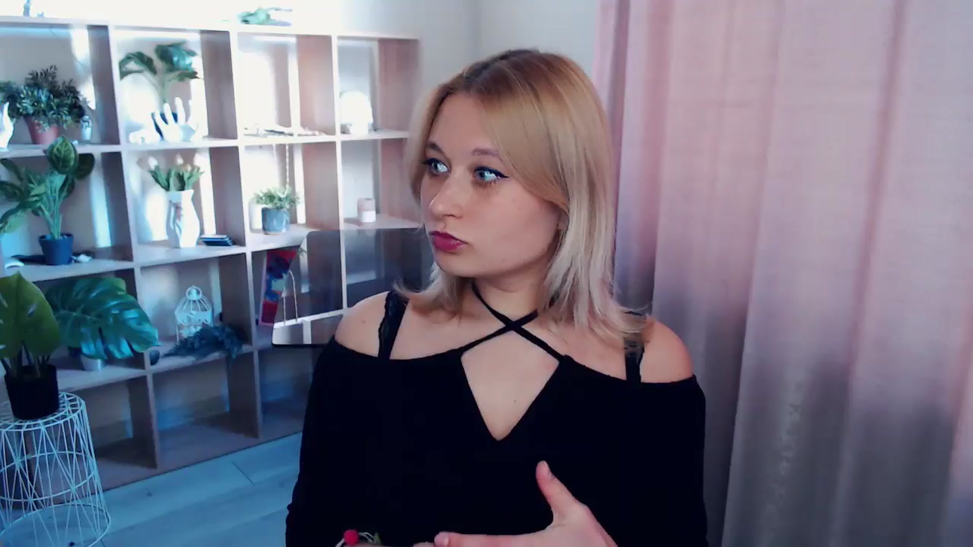 Gallery image thumbnail from Kukla_kolduna's myfreecams stream on, 04/13/2025, 15:39 image 3 of 20