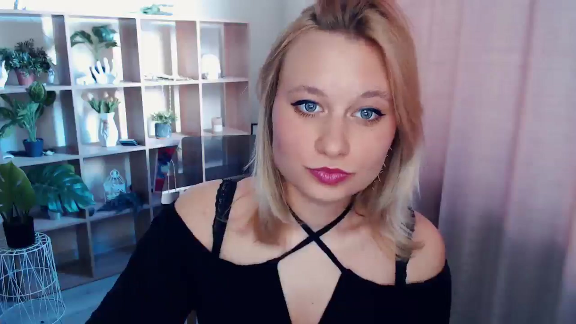 Gallery image thumbnail from Kukla_kolduna's myfreecams stream on, 04/13/2025, 15:39 image 5 of 20