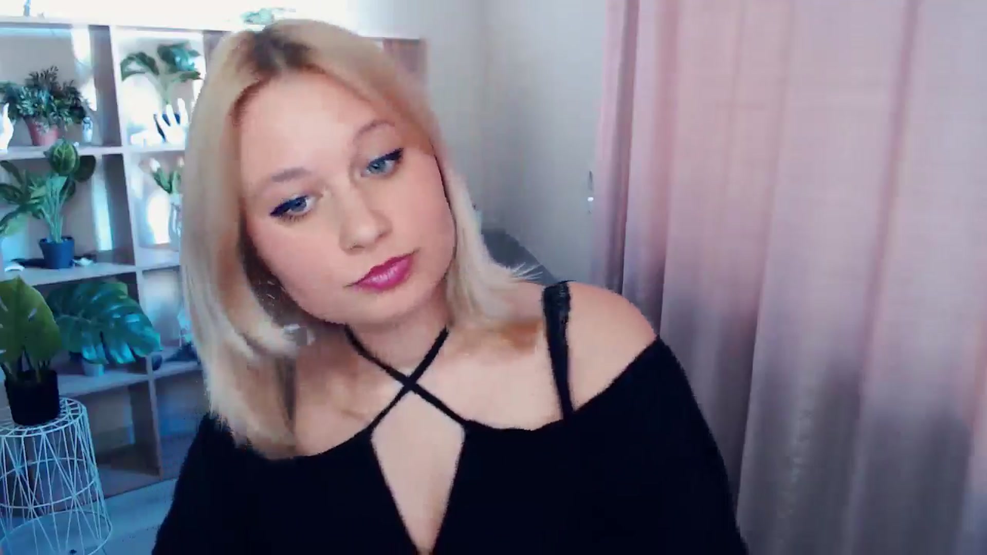Gallery image thumbnail from Kukla_kolduna's myfreecams stream on, 04/13/2025, 15:39 image 10 of 20