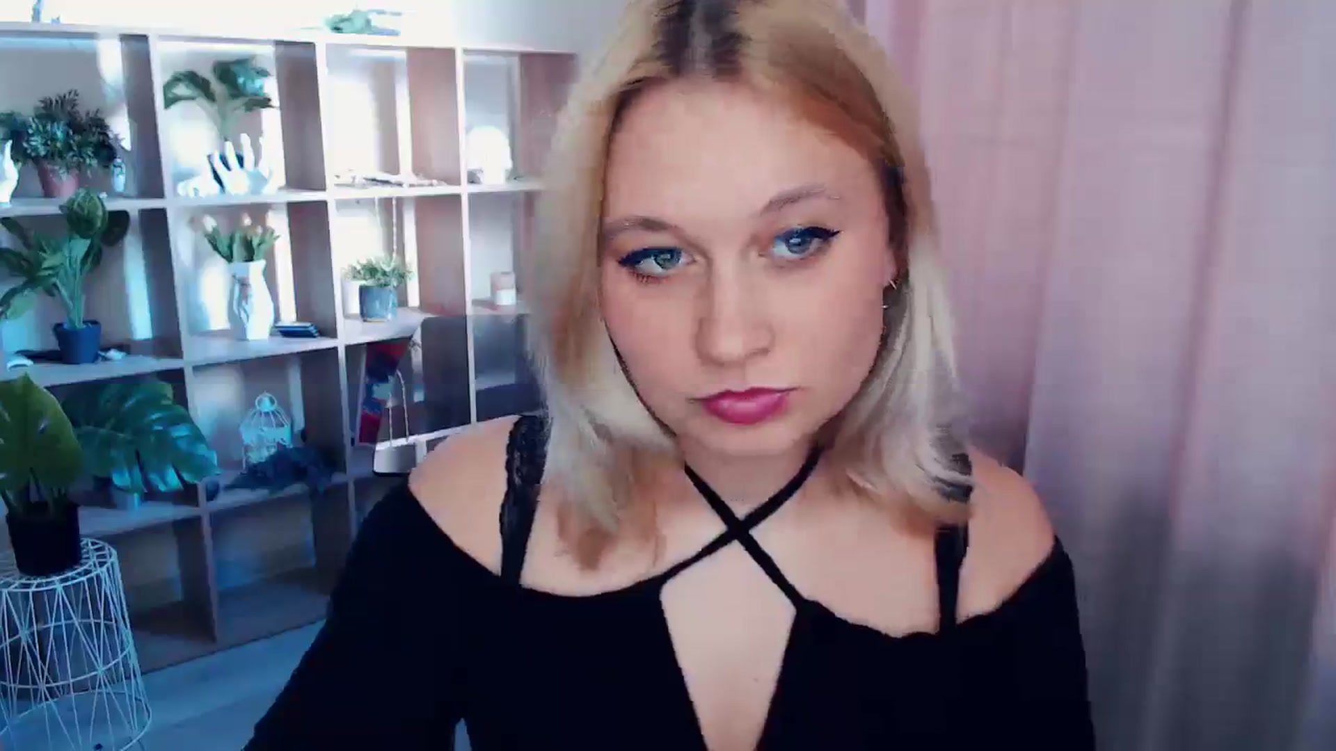 Gallery image thumbnail from Kukla_kolduna's myfreecams stream on, 04/13/2025, 15:39 image 8 of 20