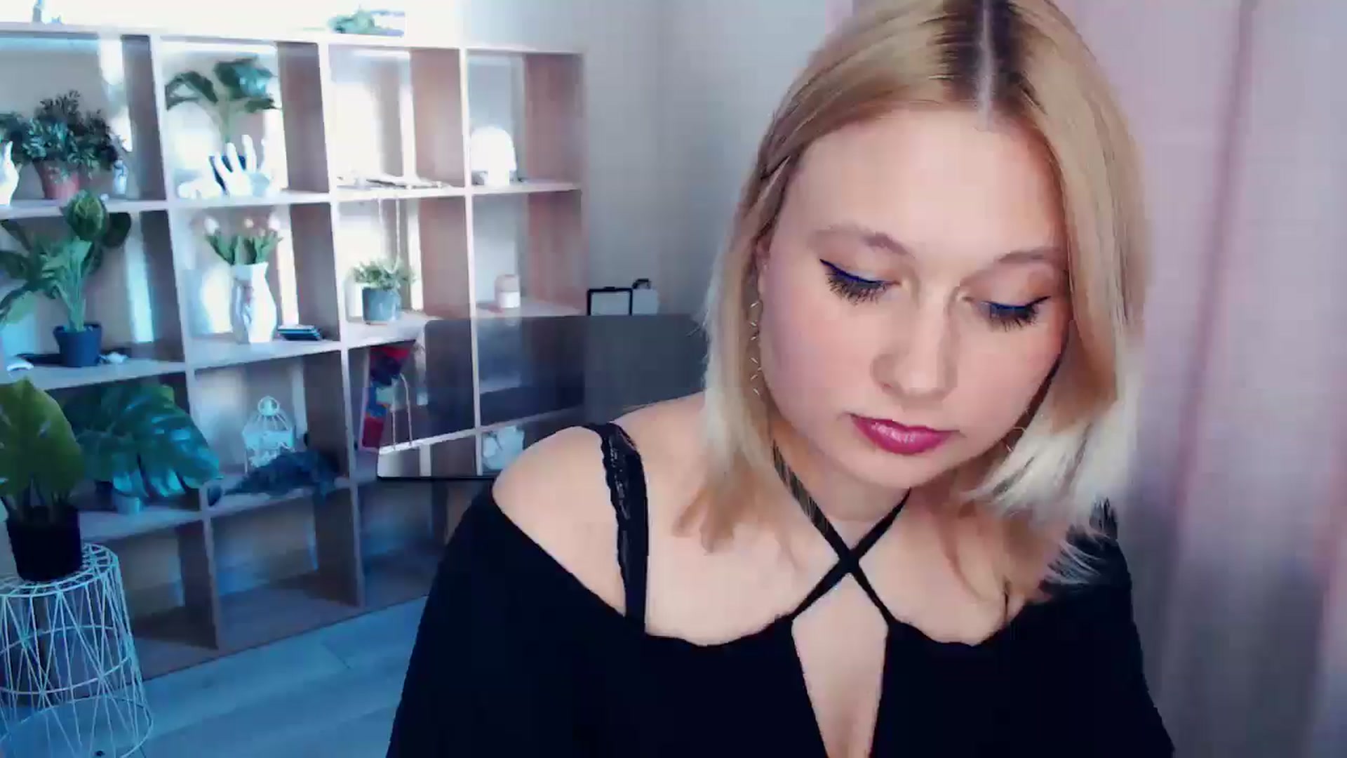 Gallery image thumbnail from Kukla_kolduna's myfreecams stream on, 04/13/2025, 15:39 image 20 of 20