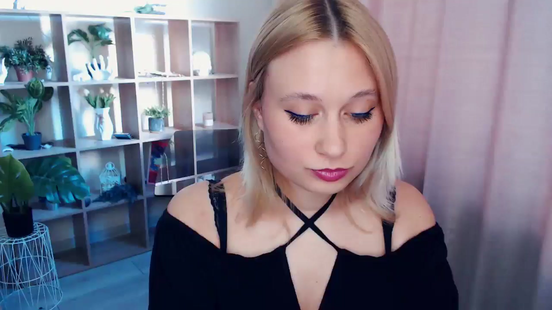Gallery image thumbnail from Kukla_kolduna's myfreecams stream on, 04/13/2025, 15:39 image 15 of 20