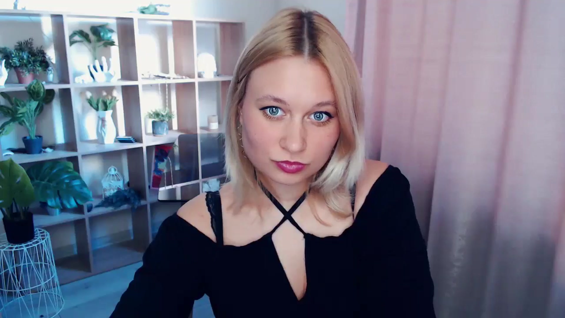Gallery image thumbnail from Kukla_kolduna's myfreecams stream on, 04/13/2025, 15:39 image 19 of 20