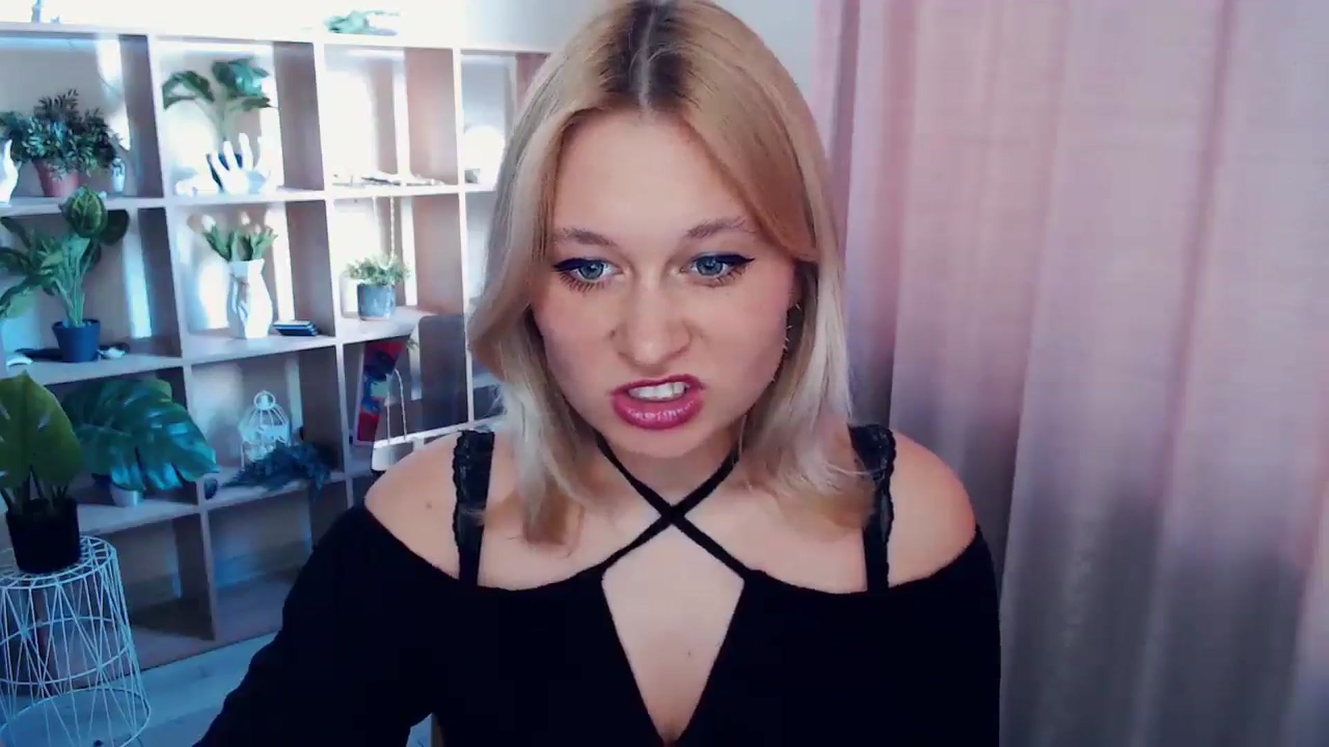 Gallery image thumbnail from Kukla_kolduna's myfreecams stream on, 04/13/2025, 15:39 image 2 of 20
