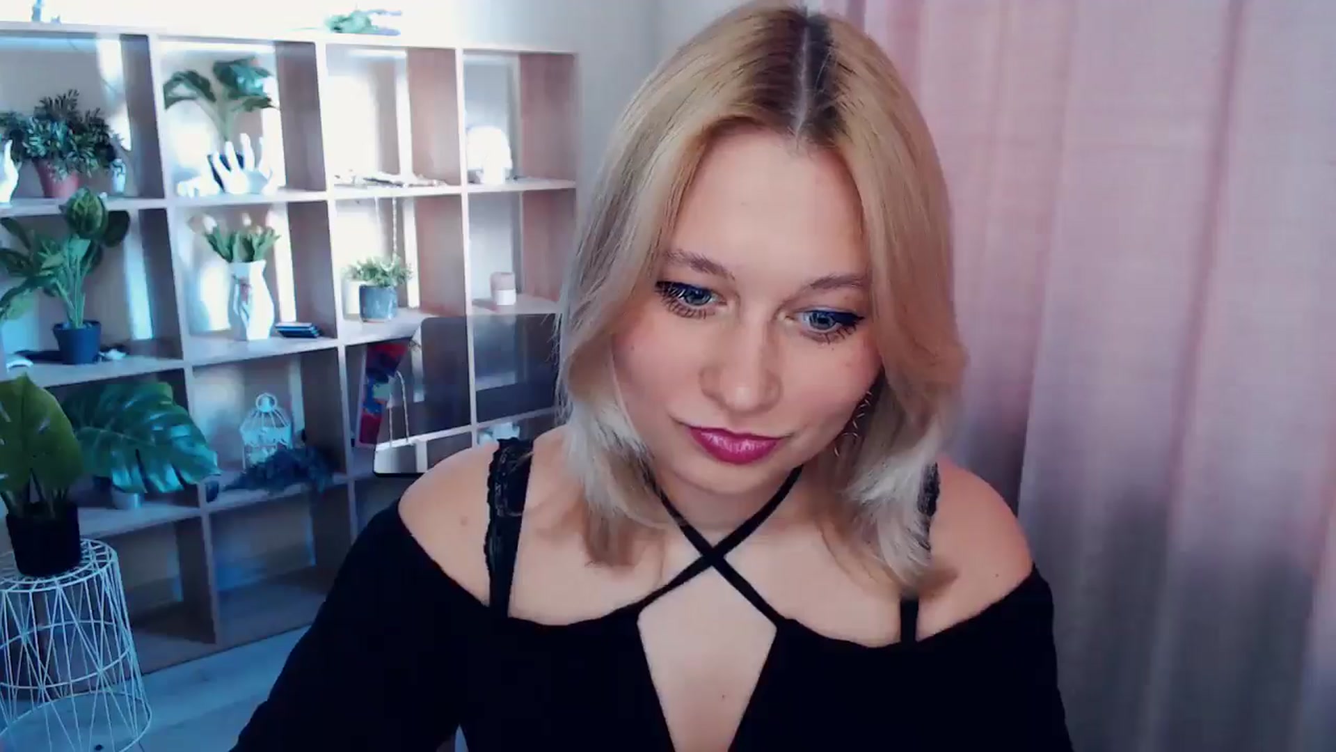 Gallery image thumbnail from Kukla_kolduna's myfreecams stream on, 04/13/2025, 15:39 image 6 of 20