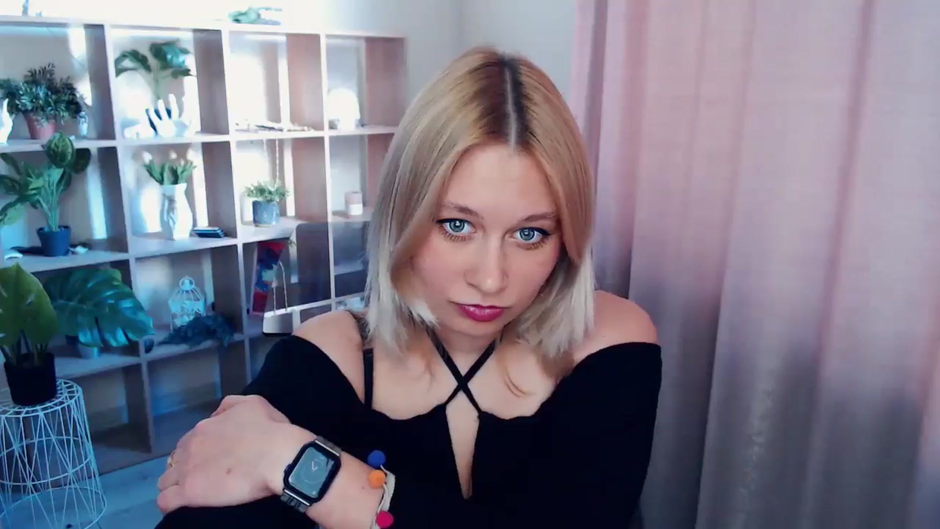 Gallery image thumbnail from Kukla_kolduna's myfreecams stream on, 04/13/2025, 15:39 image 13 of 20