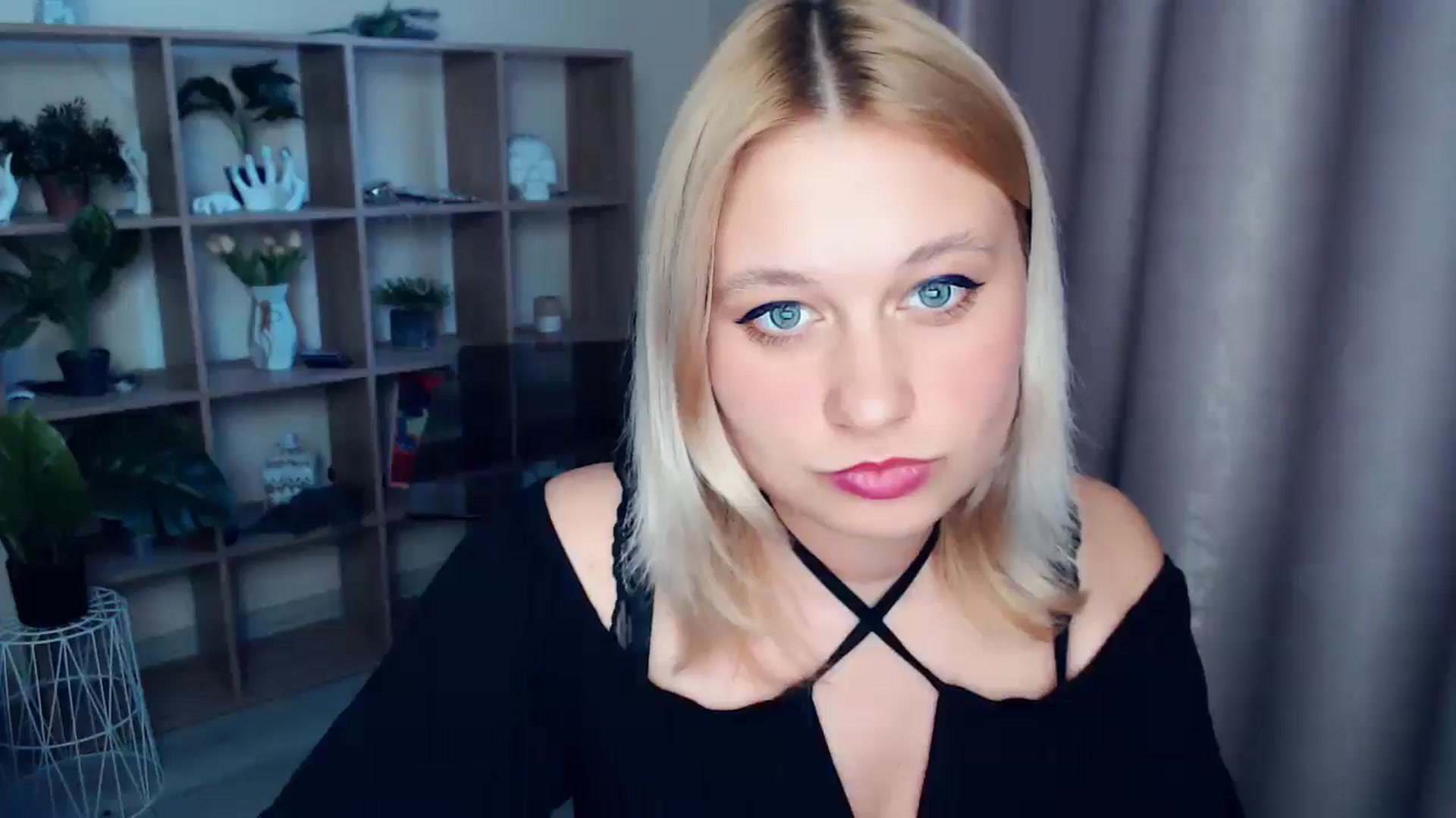 Gallery image thumbnail from Kukla_kolduna's myfreecams stream on, 04/13/2025, 17:09 image 9 of 20