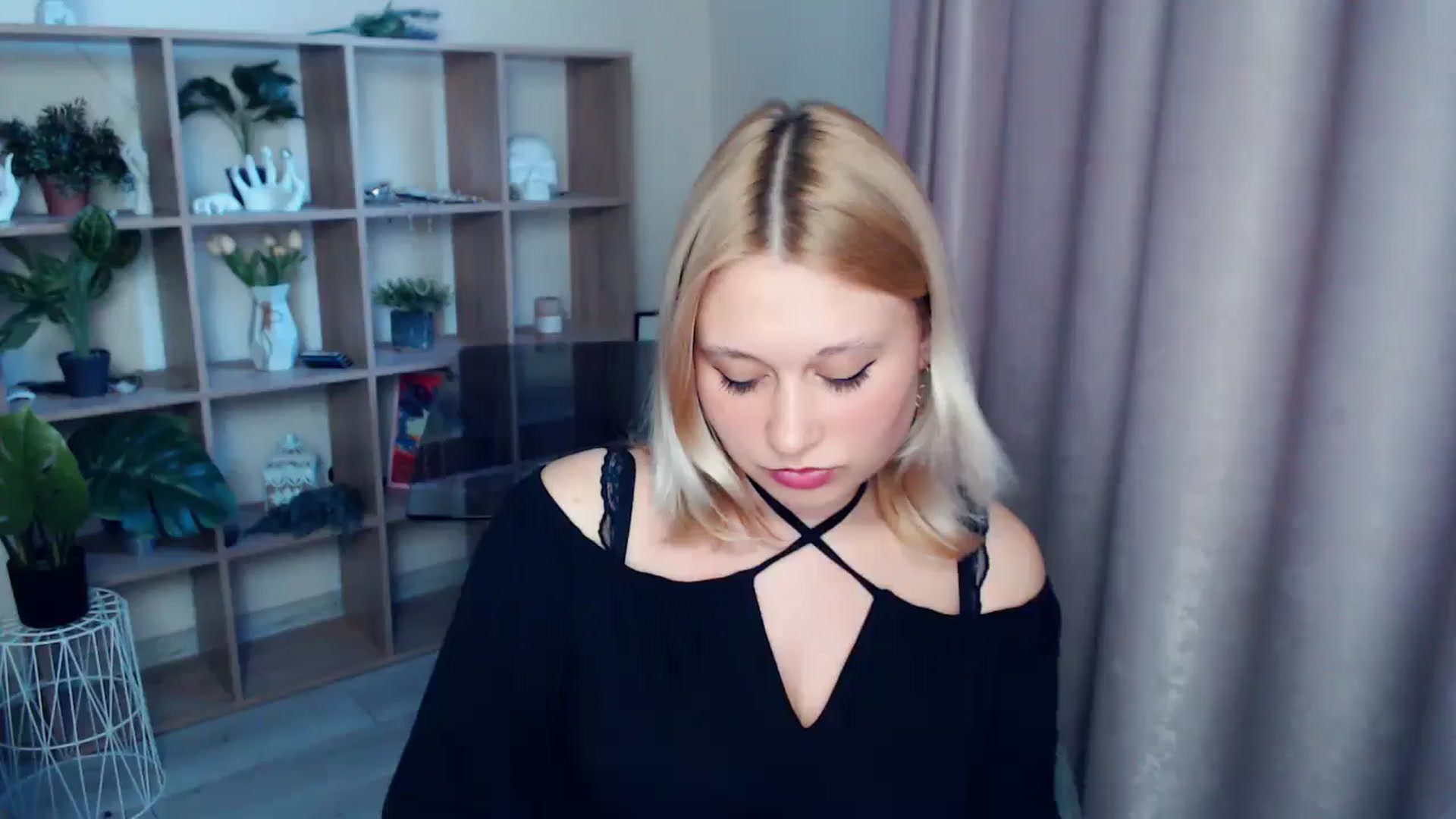 Gallery image thumbnail from Kukla_kolduna's myfreecams stream on, 04/13/2025, 17:09 image 7 of 20