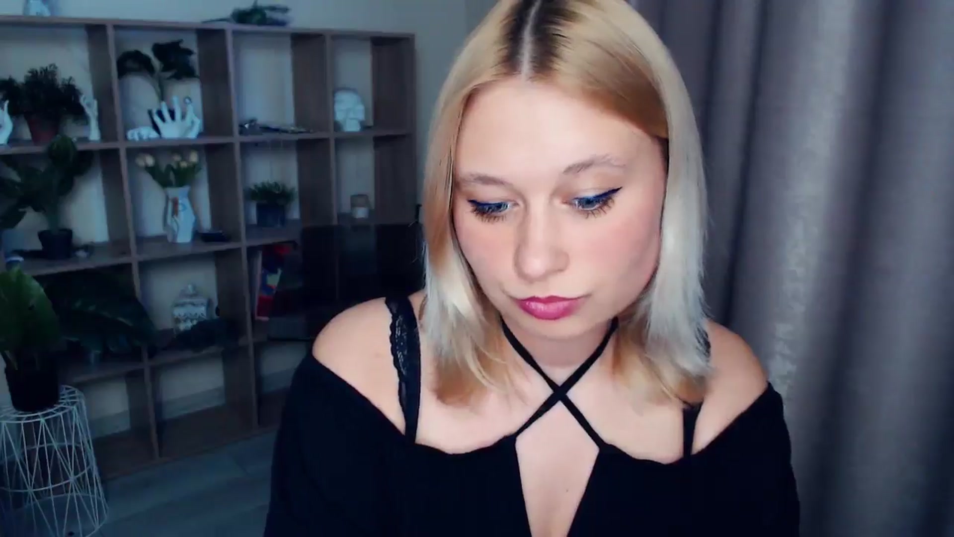 Gallery image thumbnail from Kukla_kolduna's myfreecams stream on, 04/13/2025, 17:09 image 13 of 20