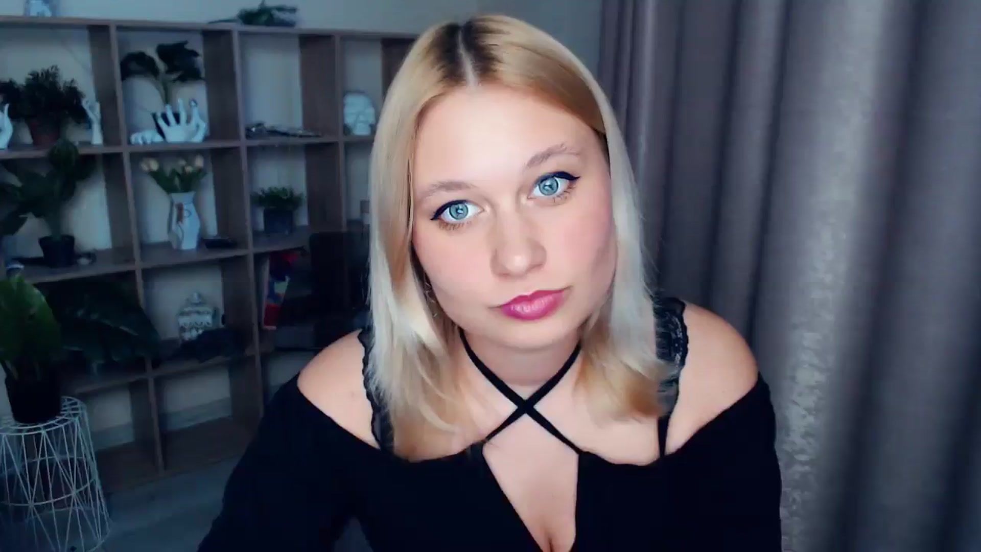 Gallery image thumbnail from Kukla_kolduna's myfreecams stream on, 04/13/2025, 17:09 image 14 of 20