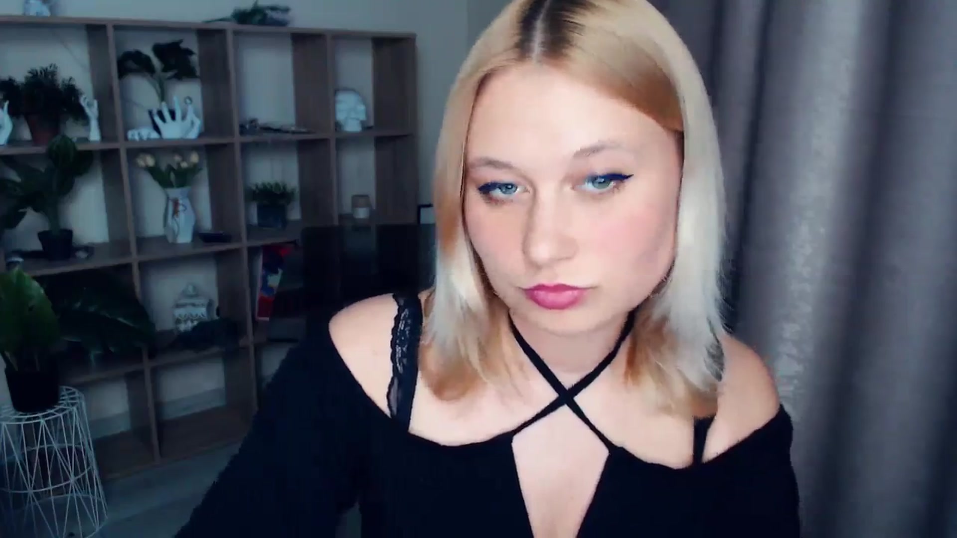 Gallery image thumbnail from Kukla_kolduna's myfreecams stream on, 04/13/2025, 17:09 image 18 of 20