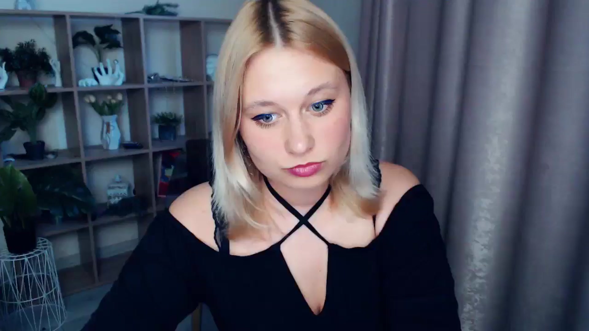 Gallery image thumbnail from Kukla_kolduna's myfreecams stream on, 04/13/2025, 17:09 image 11 of 20
