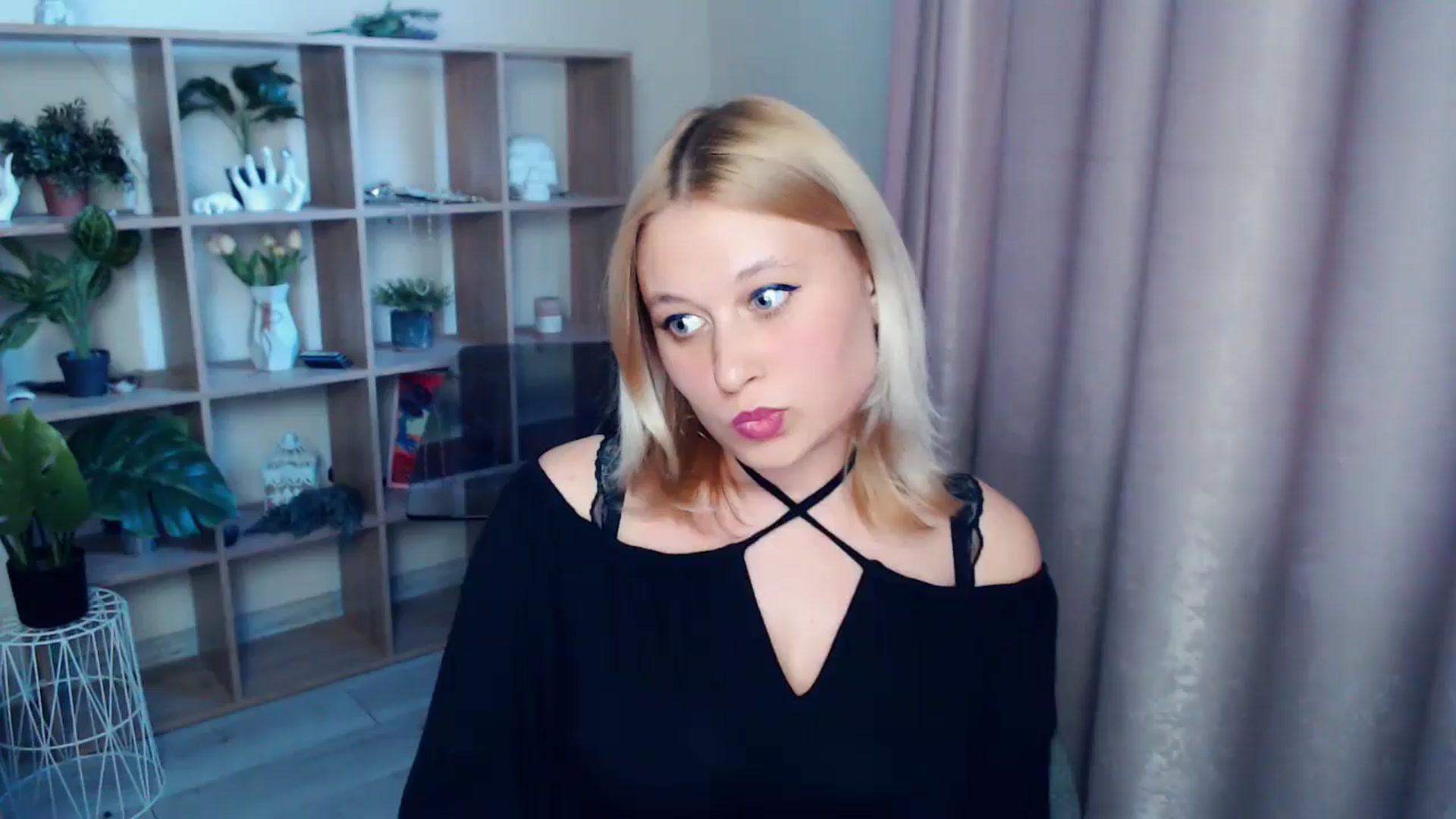 Gallery image thumbnail from Kukla_kolduna's myfreecams stream on, 04/13/2025, 17:09 image 4 of 20