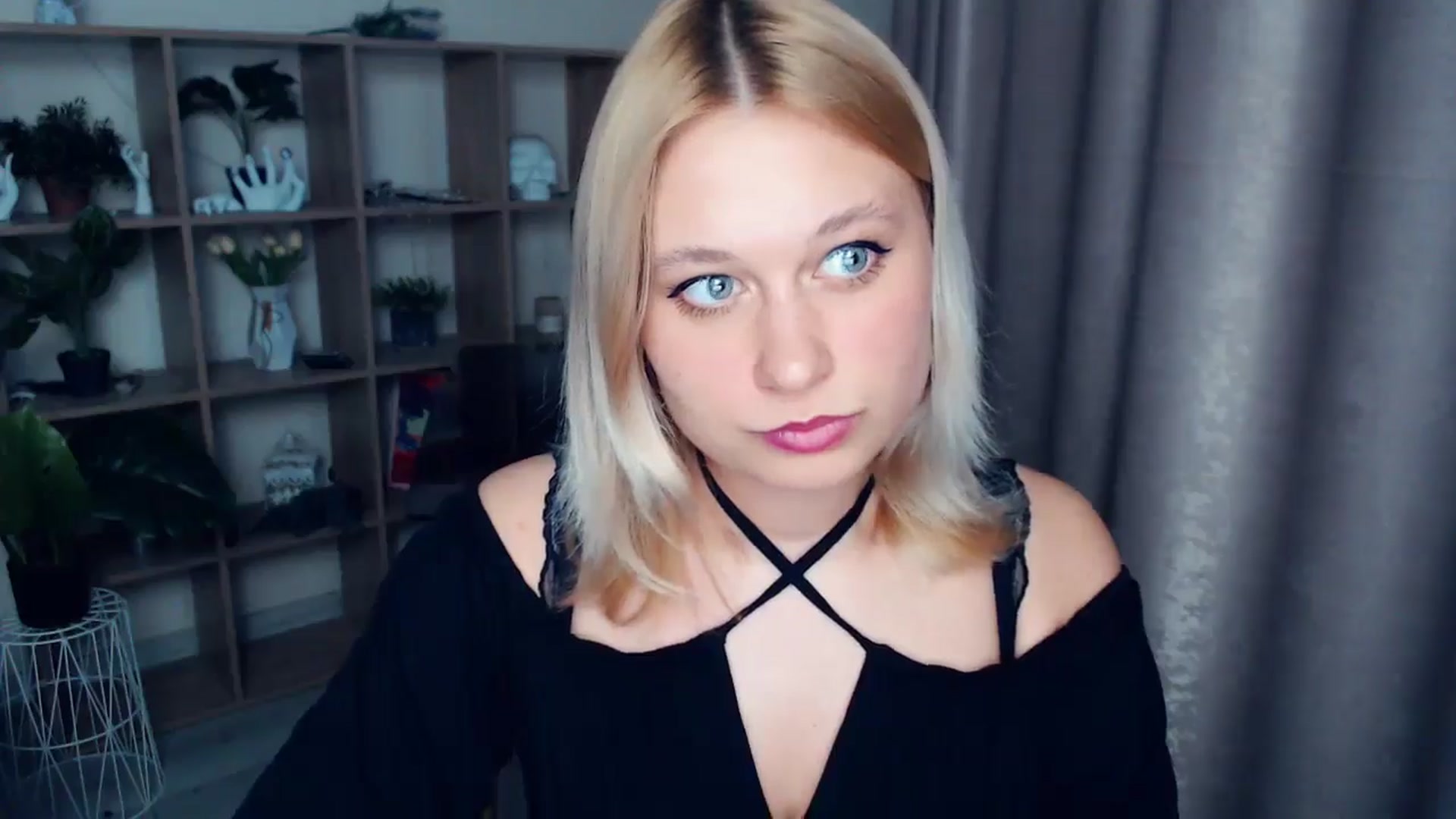 Gallery image thumbnail from Kukla_kolduna's myfreecams stream on, 04/13/2025, 17:09 image 19 of 20