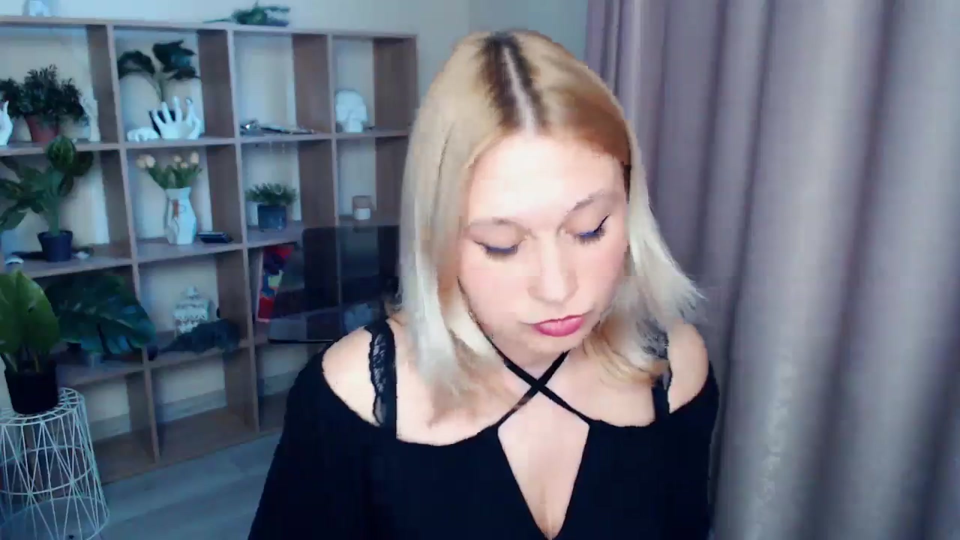 Gallery image thumbnail from Kukla_kolduna's myfreecams stream on, 04/13/2025, 17:09 image 8 of 20