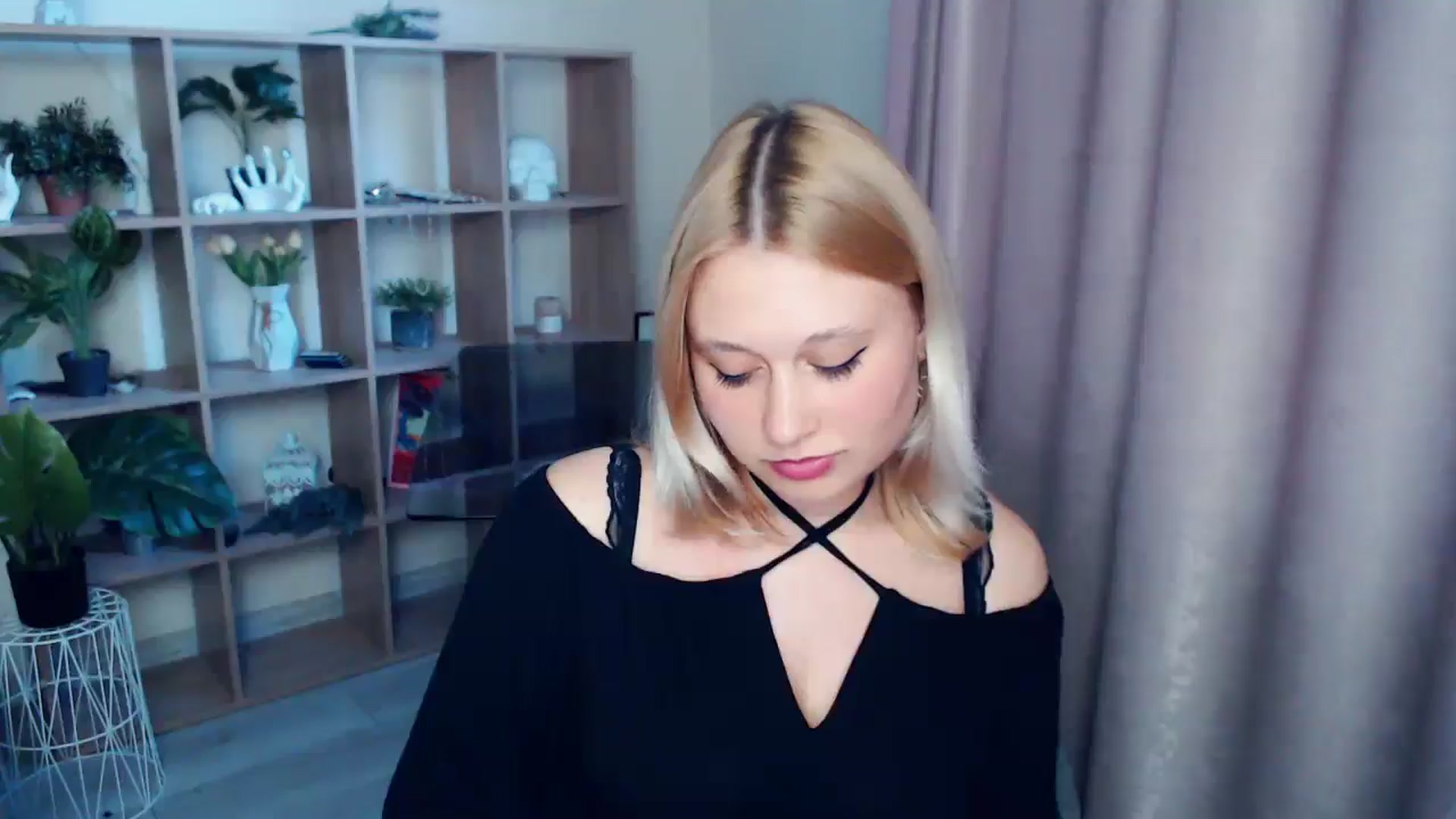 Gallery image thumbnail from Kukla_kolduna's myfreecams stream on, 04/13/2025, 17:09 image 5 of 20