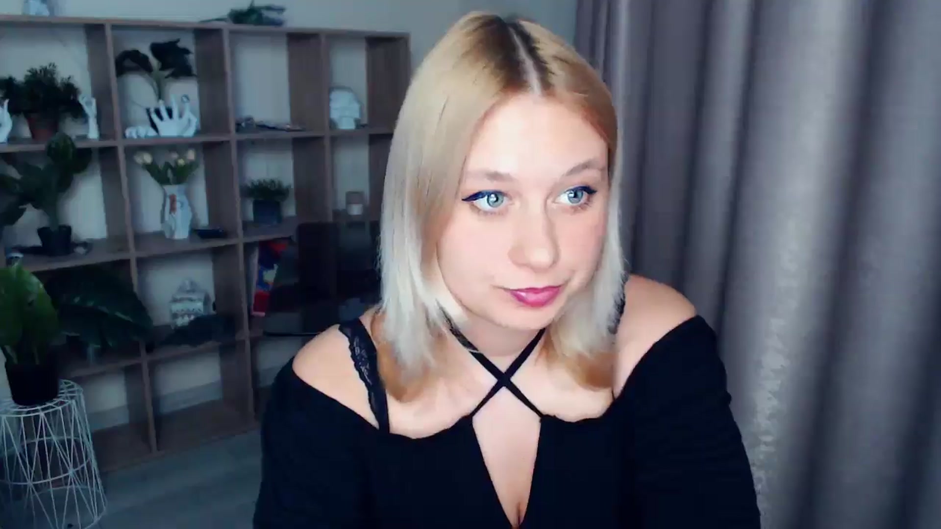 Gallery image thumbnail from Kukla_kolduna's myfreecams stream on, 04/13/2025, 17:09 image 17 of 20
