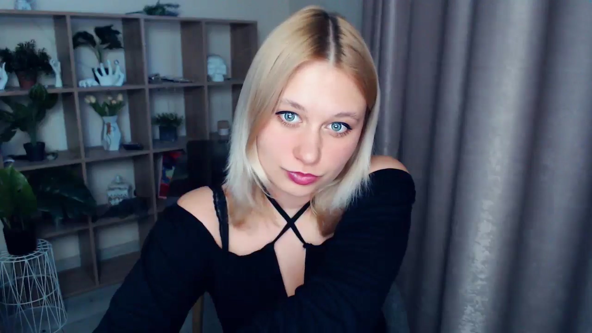 Gallery image thumbnail from Kukla_kolduna's myfreecams stream on, 04/13/2025, 17:09 image 15 of 20