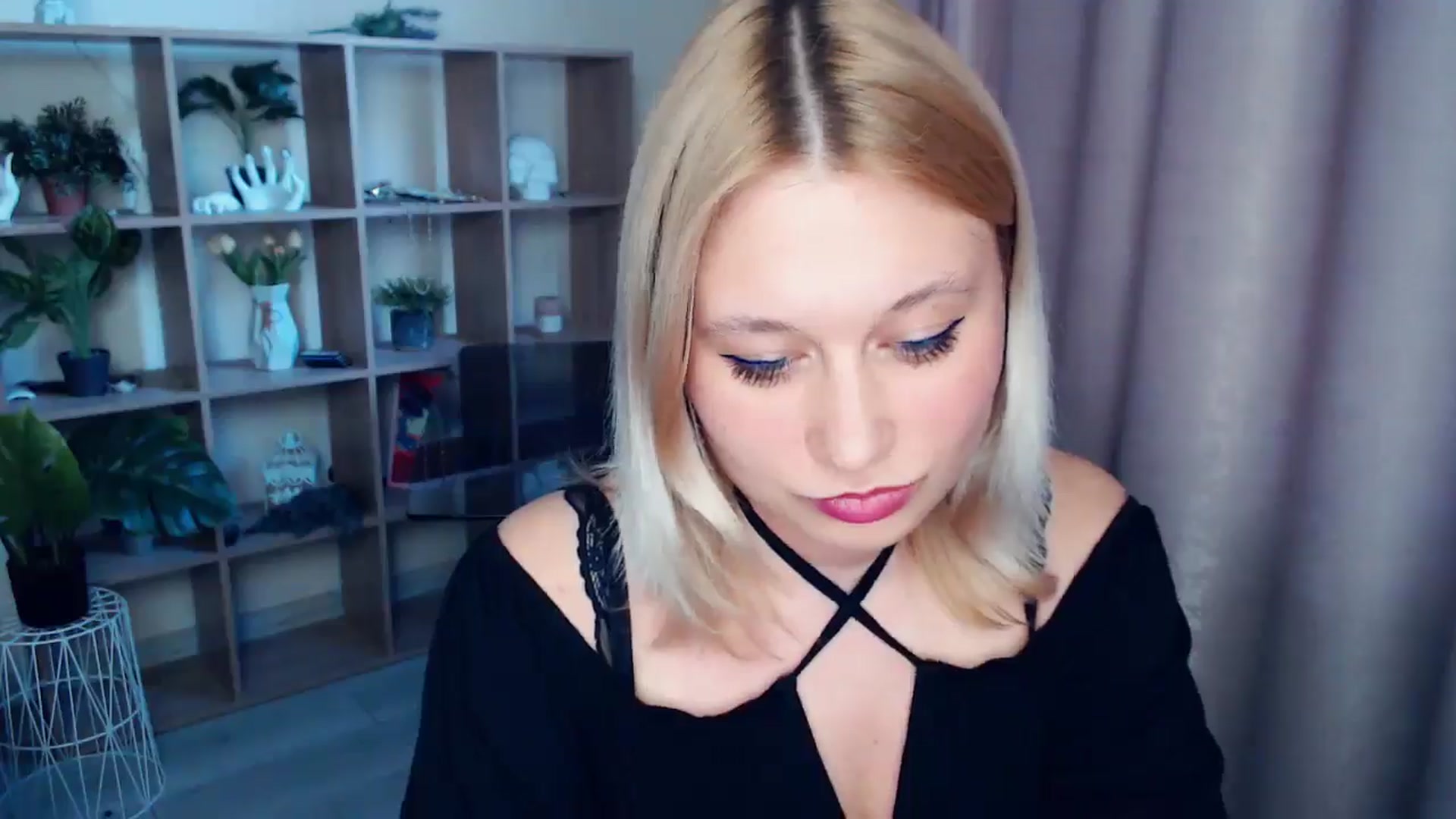 Gallery image thumbnail from Kukla_kolduna's myfreecams stream on, 04/13/2025, 17:09 image 2 of 20