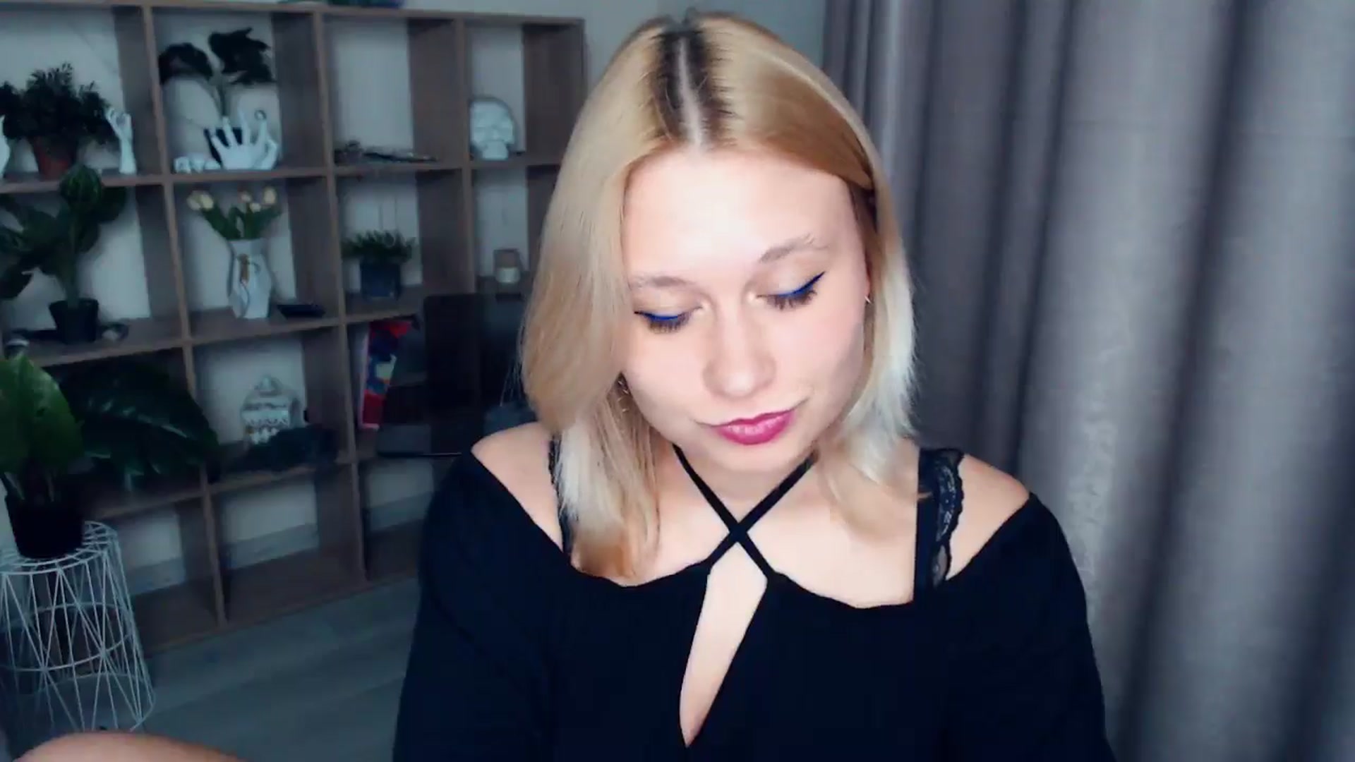 Gallery image thumbnail from Kukla_kolduna's myfreecams stream on, 04/13/2025, 18:11 image 3 of 20