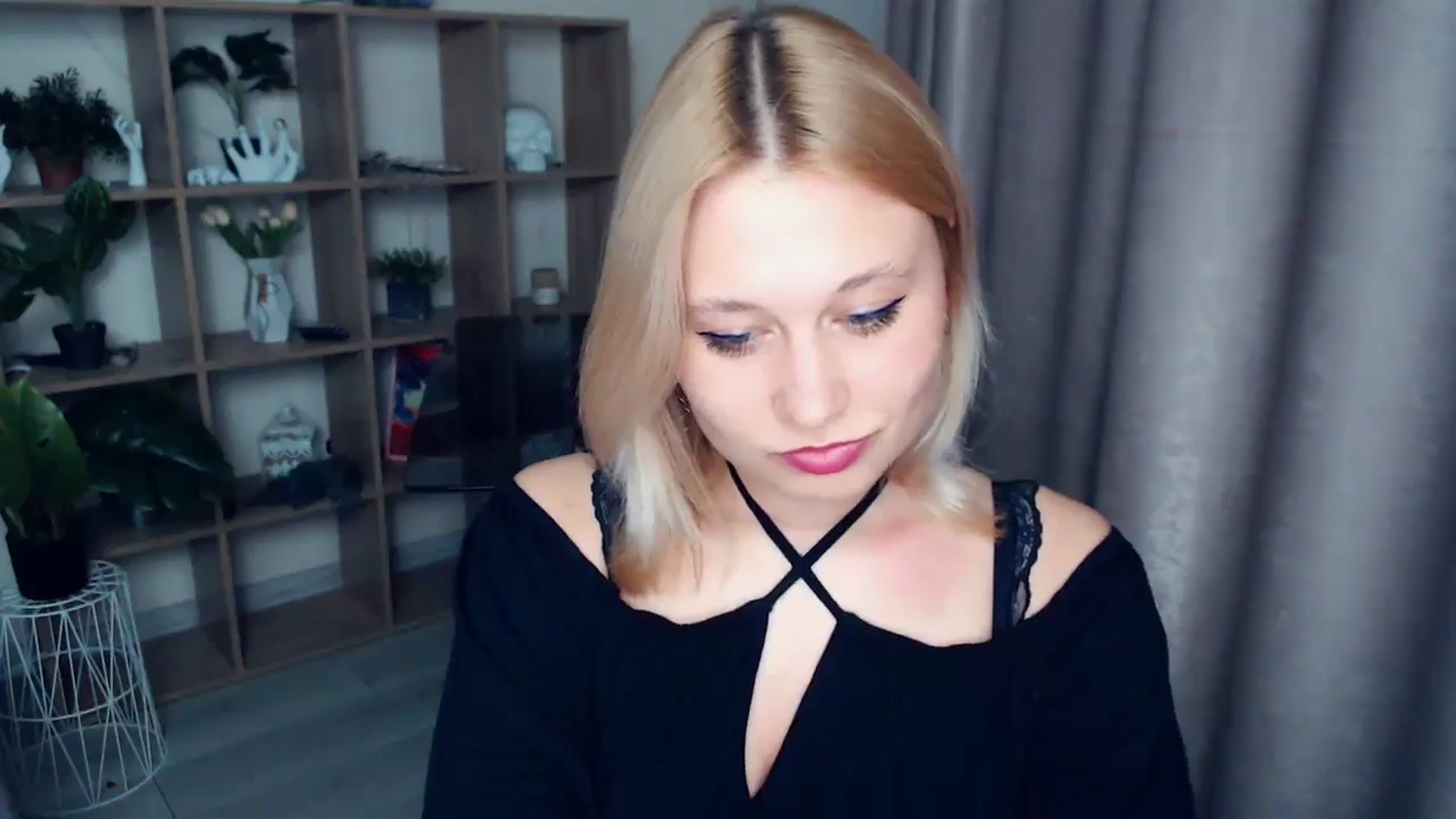 Gallery image thumbnail from Kukla_kolduna's myfreecams stream on, 04/13/2025, 18:11 image 18 of 20