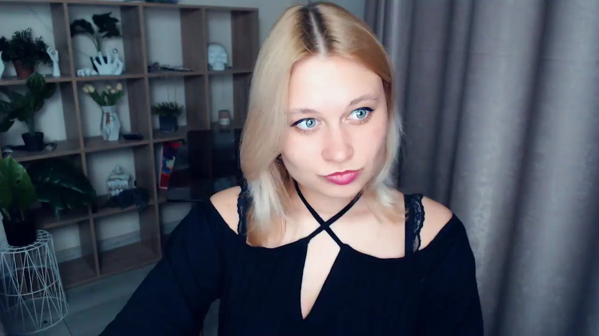 Gallery image thumbnail from Kukla_kolduna's myfreecams stream on, 04/13/2025, 18:11 image 17 of 20