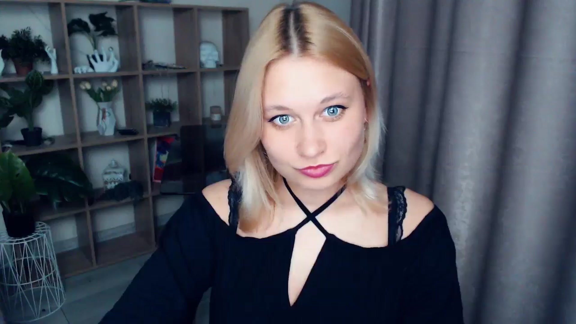 Gallery image thumbnail from Kukla_kolduna's myfreecams stream on, 04/13/2025, 18:11 image 16 of 20