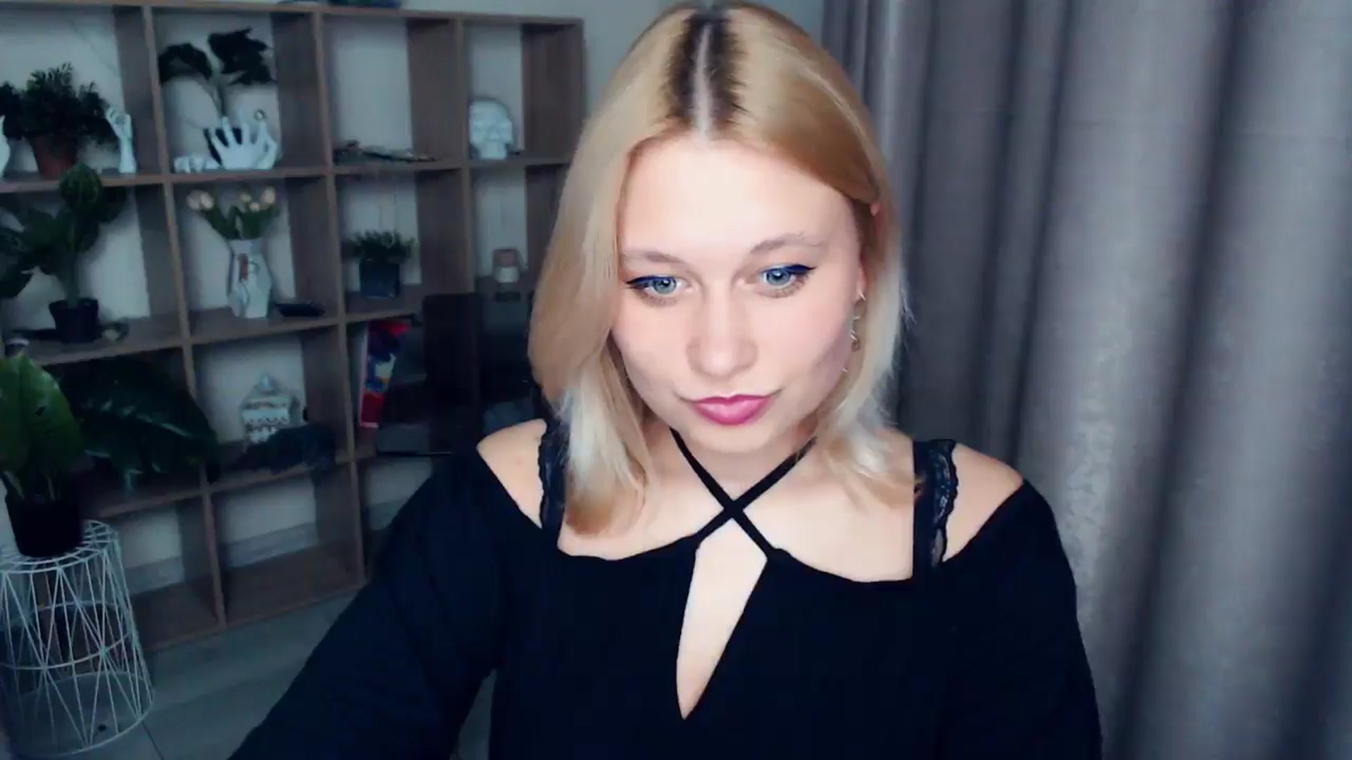 Gallery image thumbnail from Kukla_kolduna's myfreecams stream on, 04/13/2025, 18:11 image 14 of 20