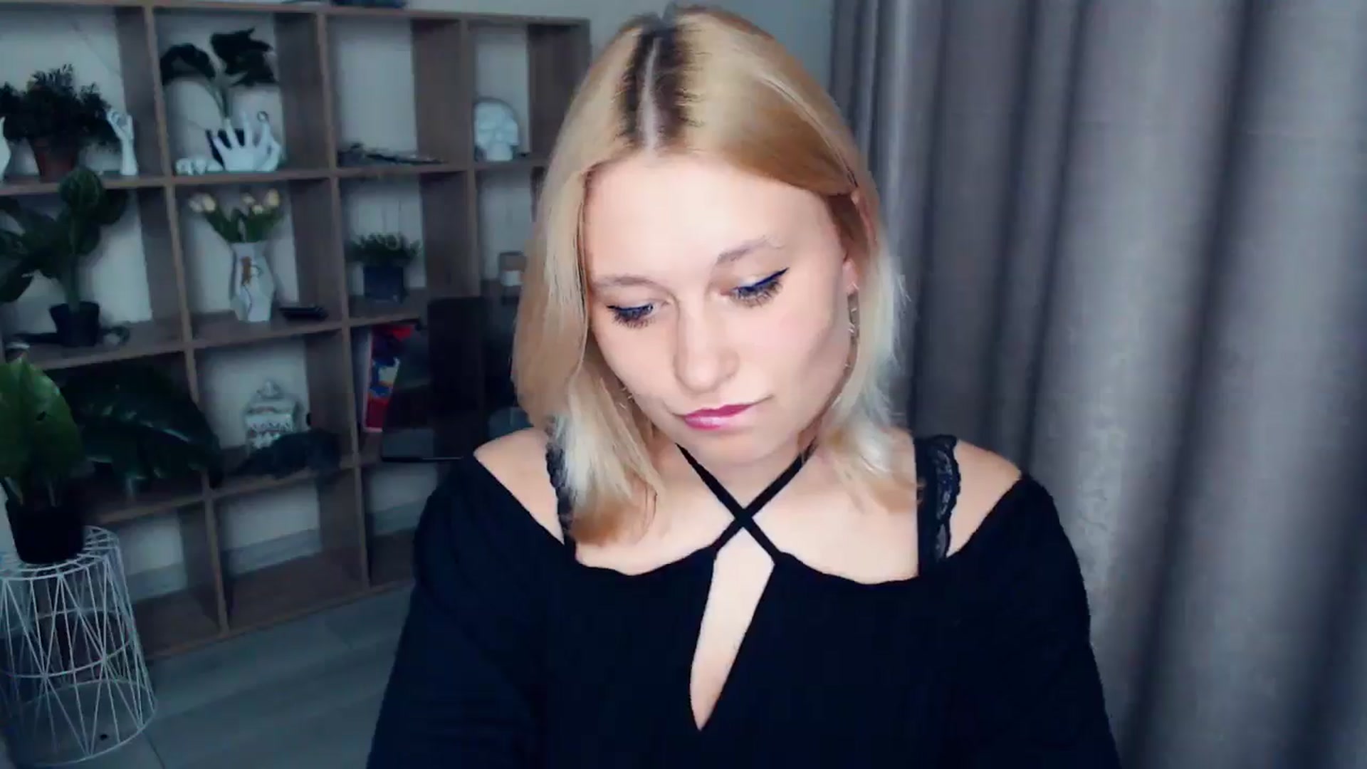 Gallery image thumbnail from Kukla_kolduna's myfreecams stream on, 04/13/2025, 18:11 image 13 of 20