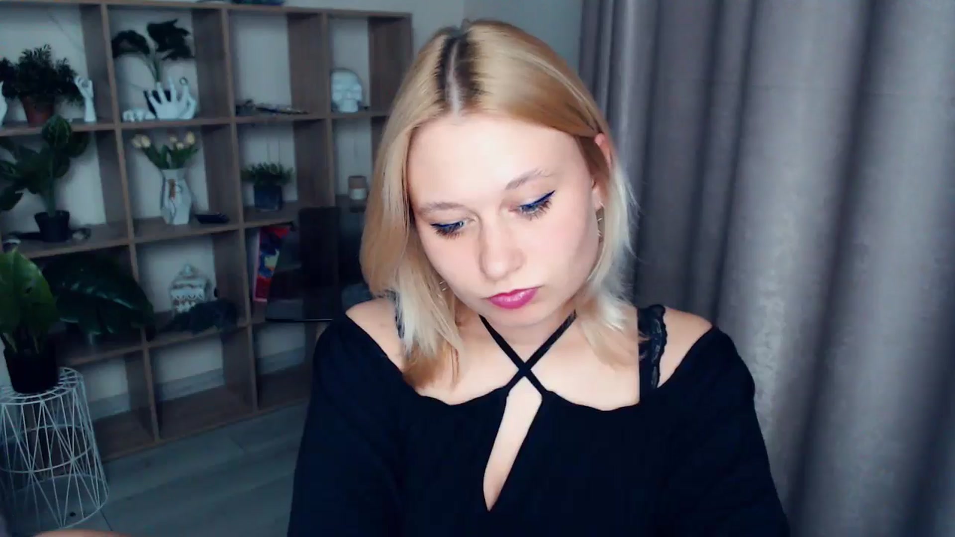 Gallery image thumbnail from Kukla_kolduna's myfreecams stream on, 04/13/2025, 18:11 image 10 of 20